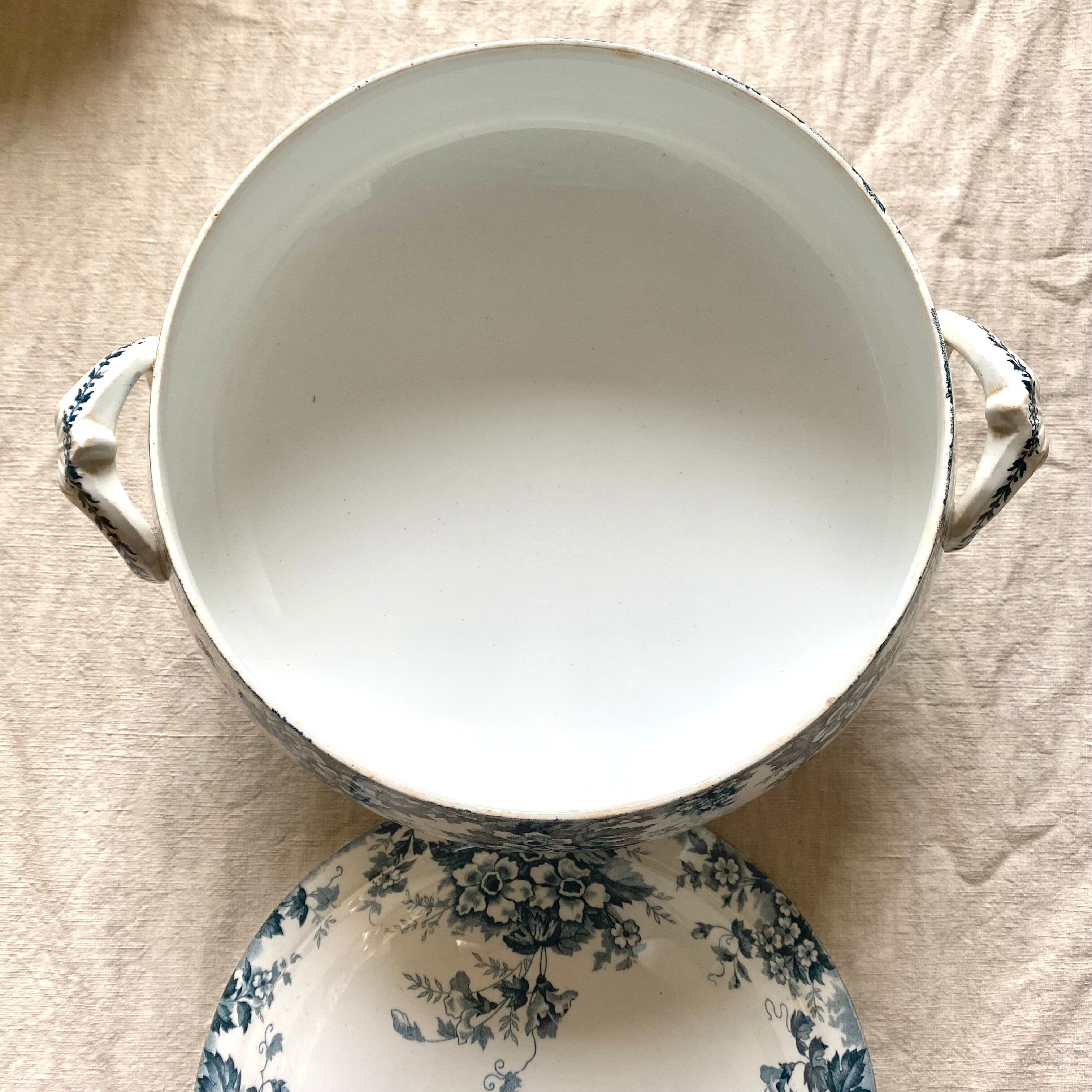 Old soup tureen Saint Amand 1920