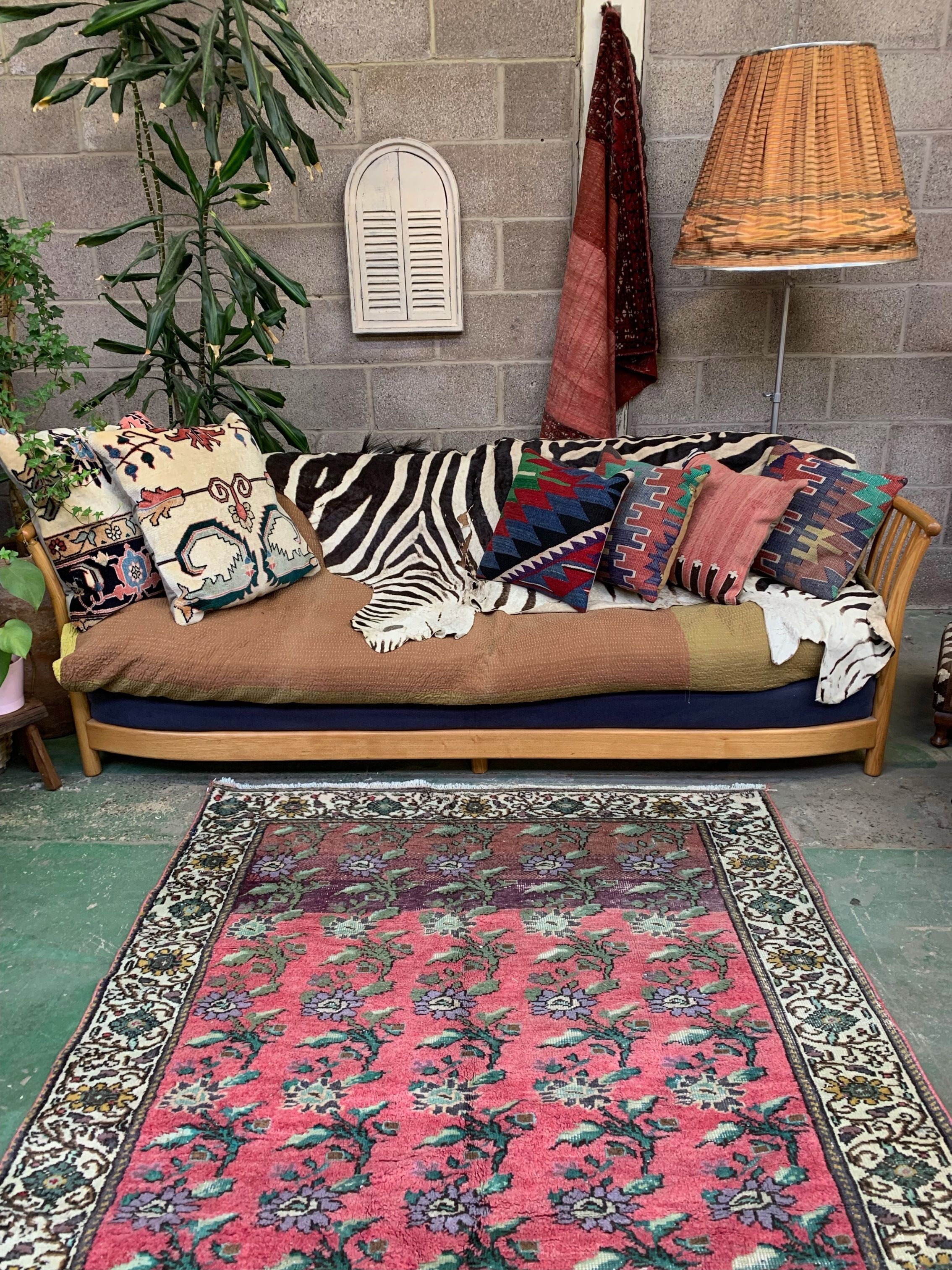 Vintage turkish rug 270x141 cm carpet