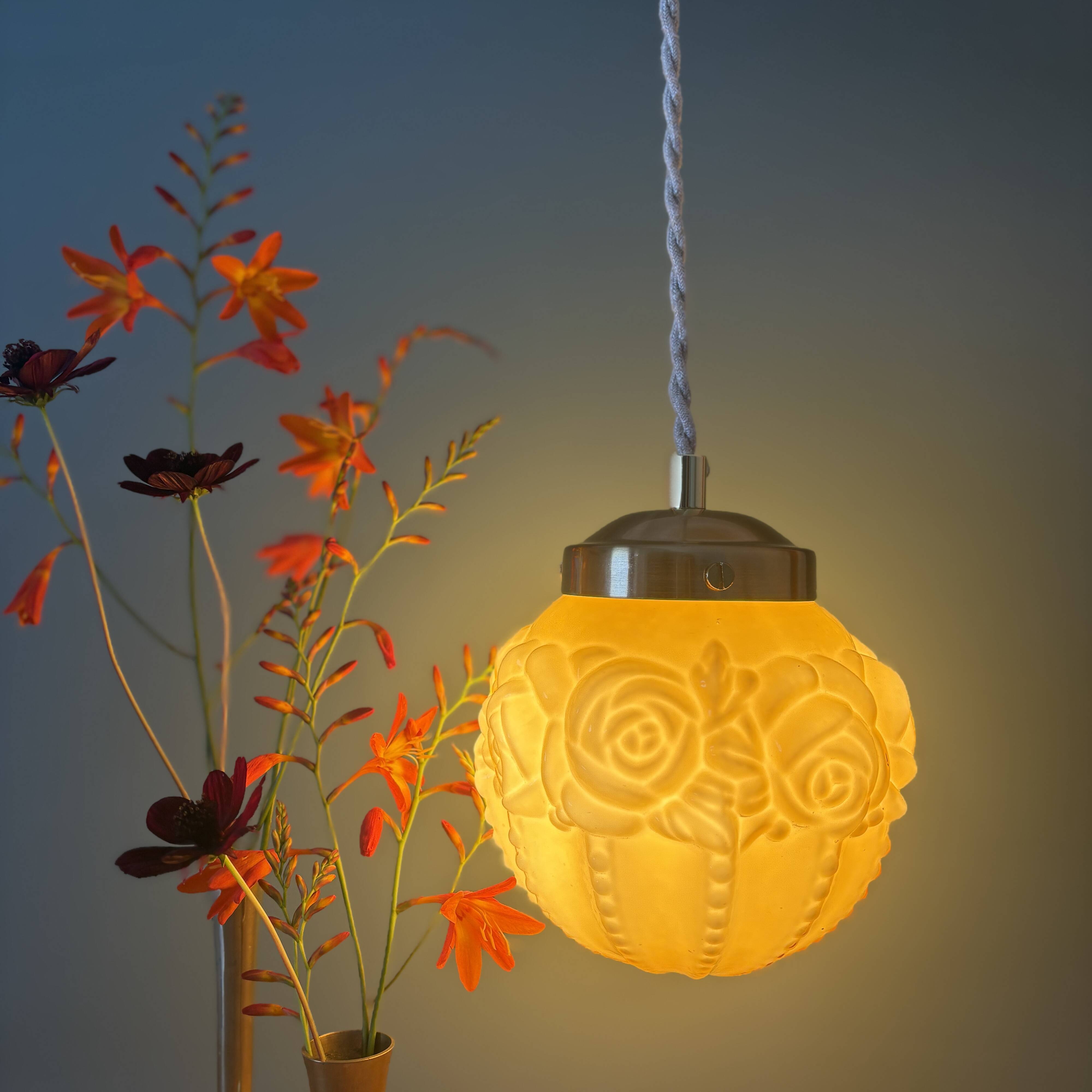 Vintage art deco globe pendant light in ochre opaline