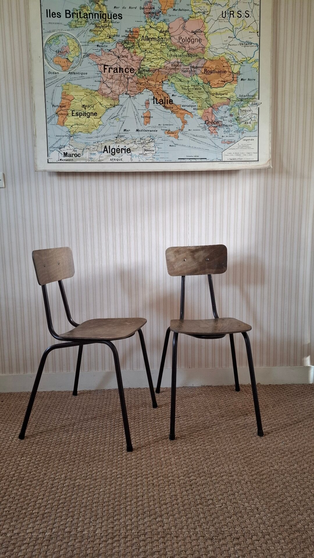Paires de chaises d'écolier 