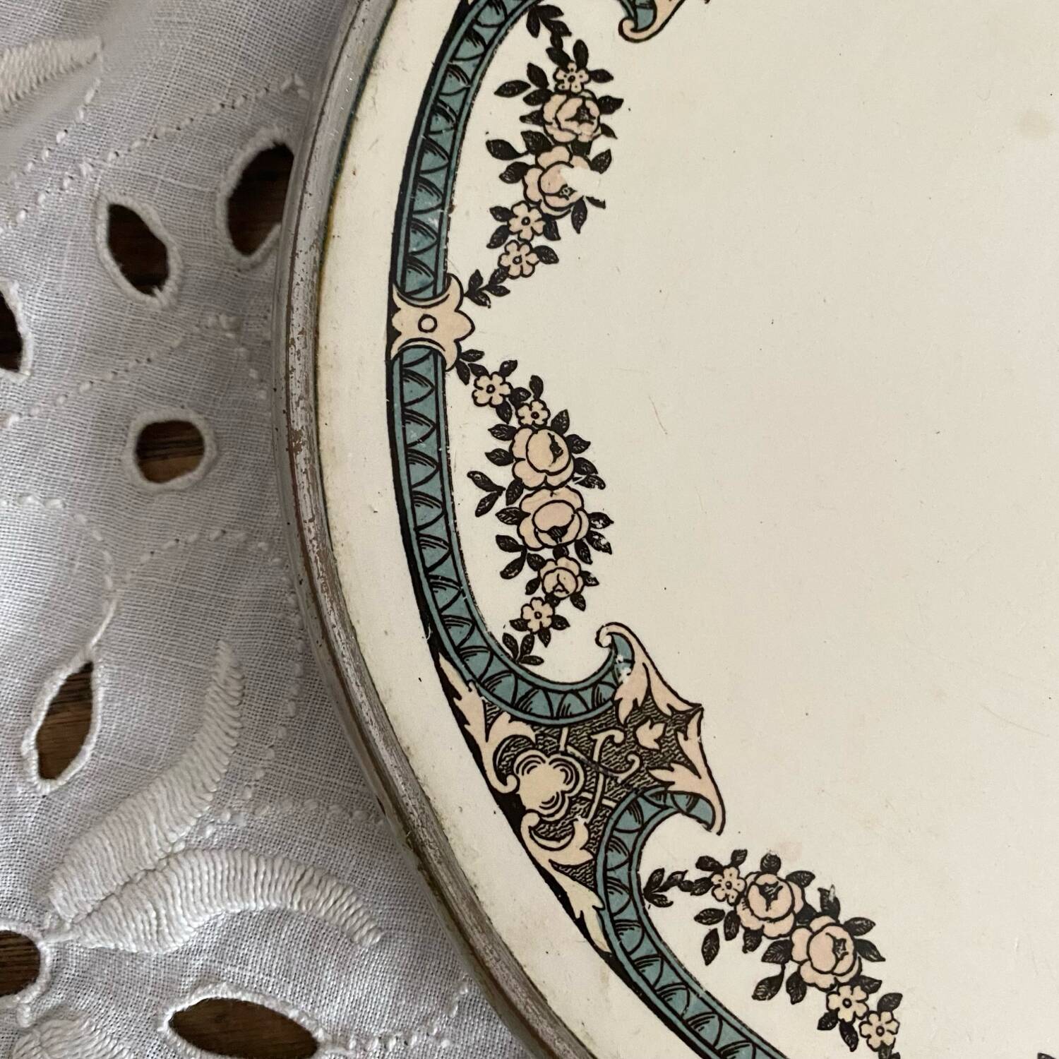 Sarreguemines Dubarry earthenware trivet