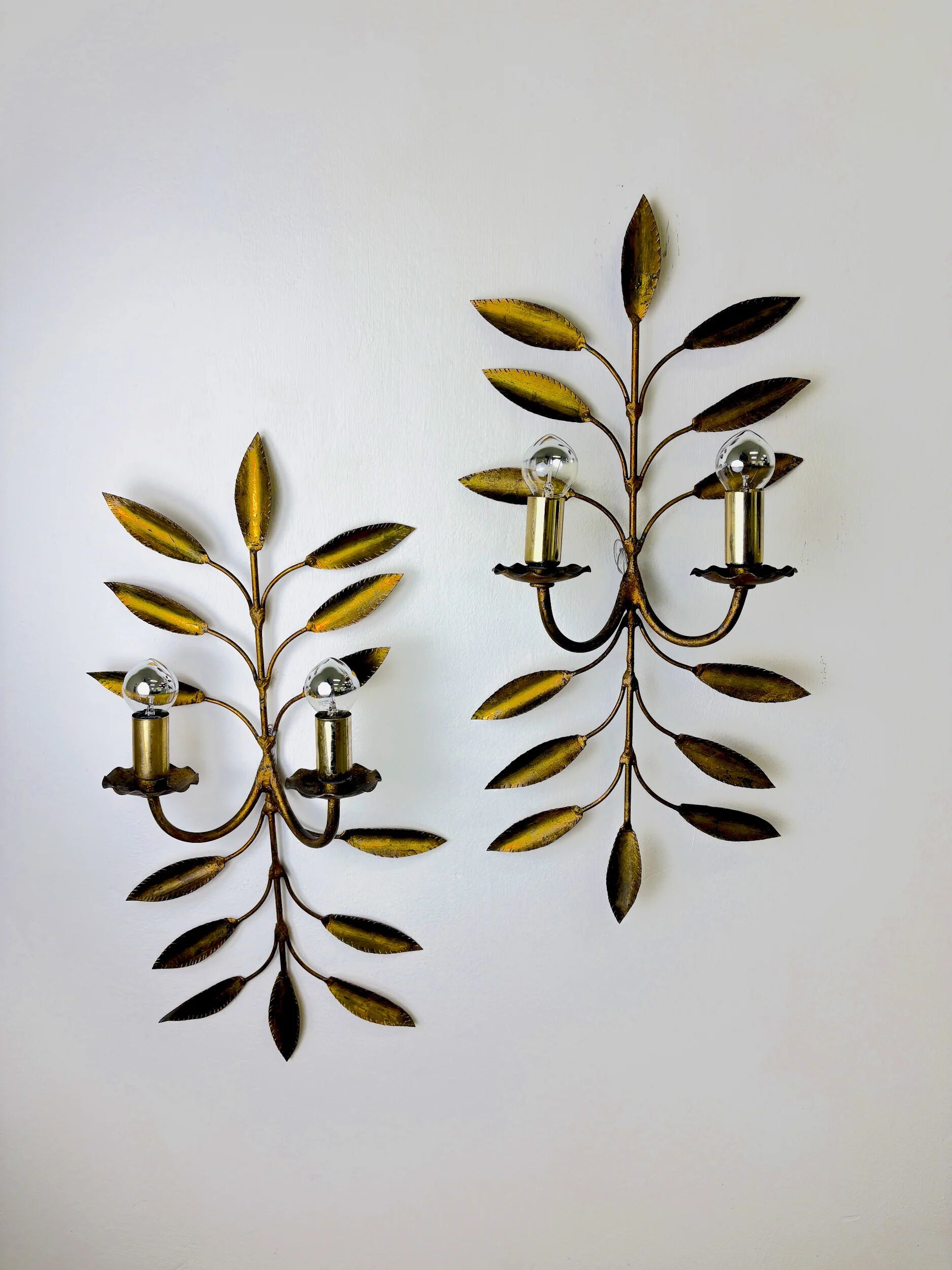 Pair of floral gilded Florentine wall sconces, large mid-century design, Italy 1960s