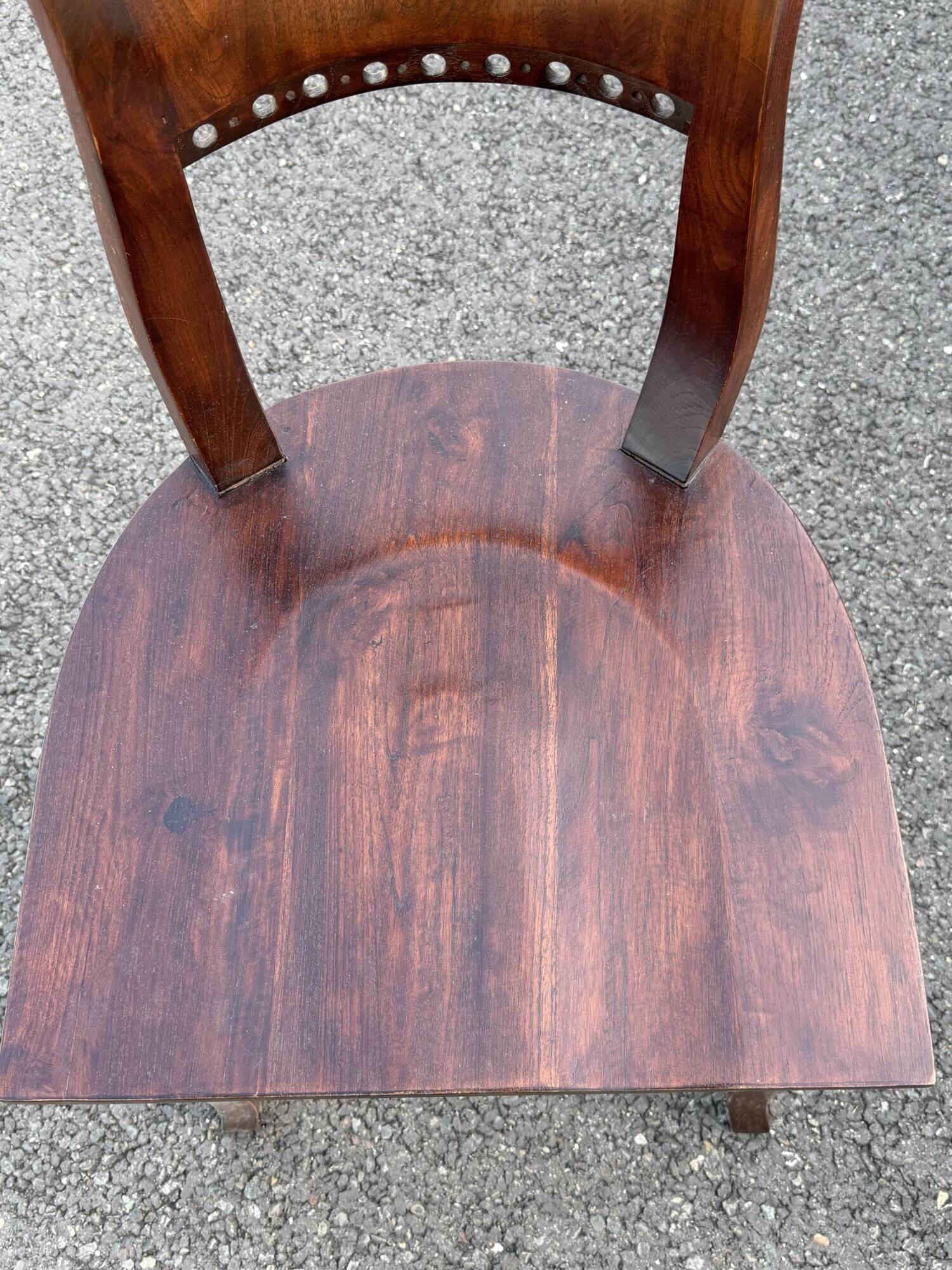 Round teak table 150 cm with 6 Indonesian chairs.