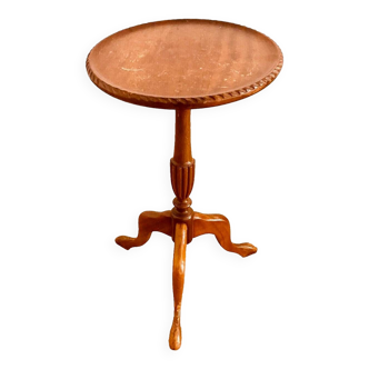 Tripod pedestal table in 20th century stained beech