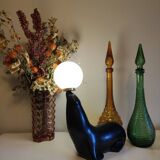 Lampe otarie noire irisée bleue en terre cuite