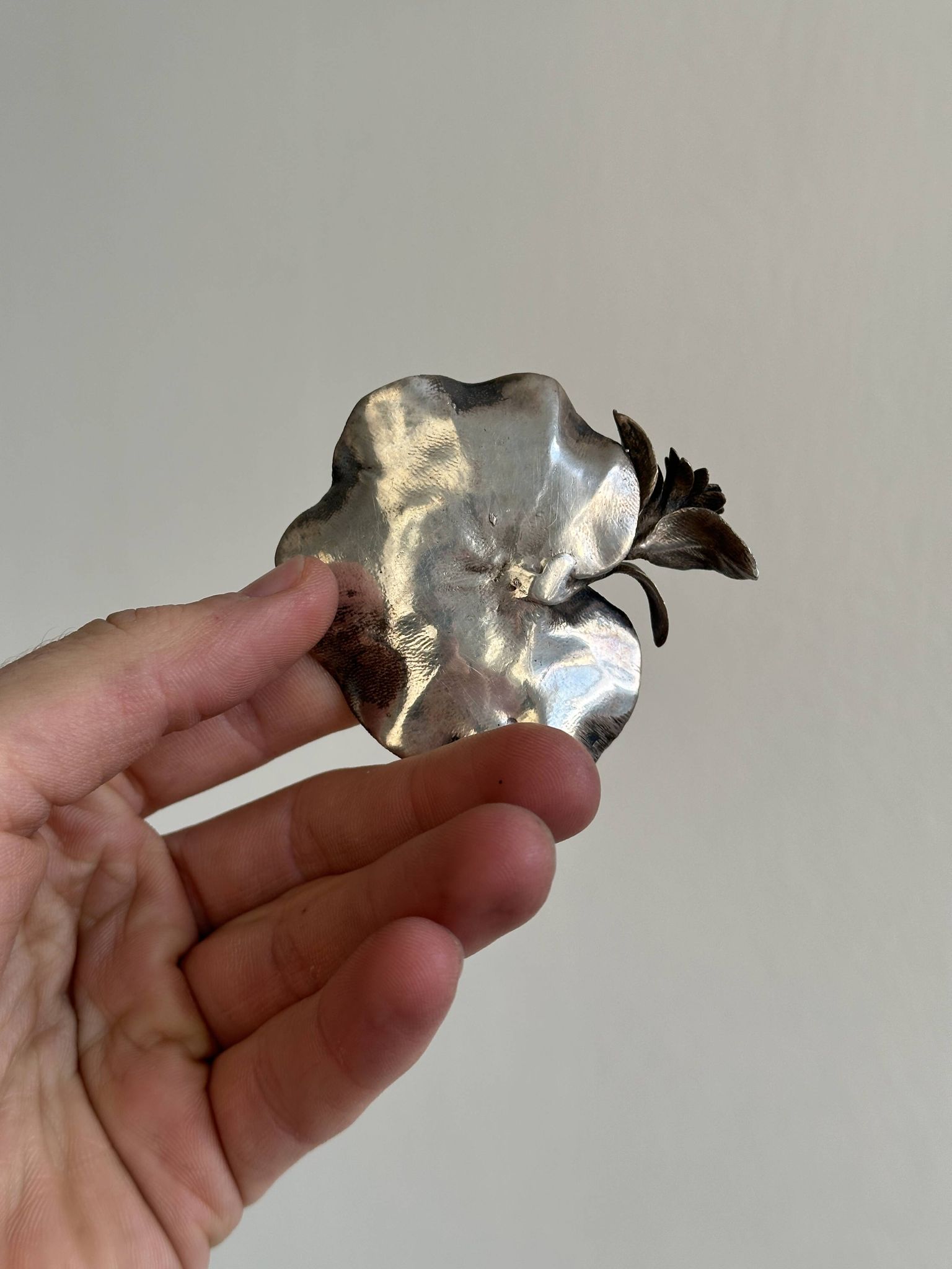 Petit vide-poche en métal argenté