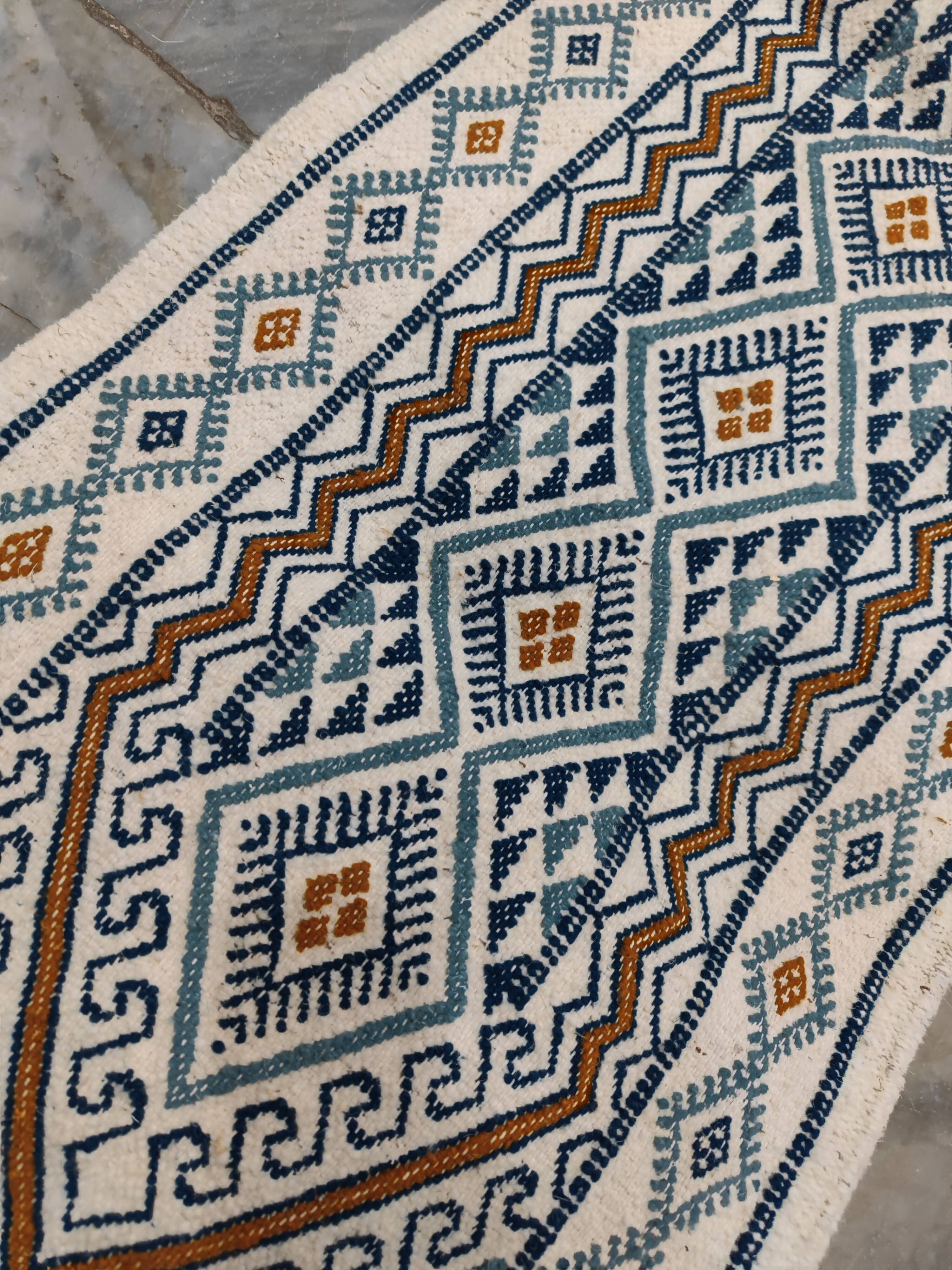 Hand-woven natural wool hallway rug