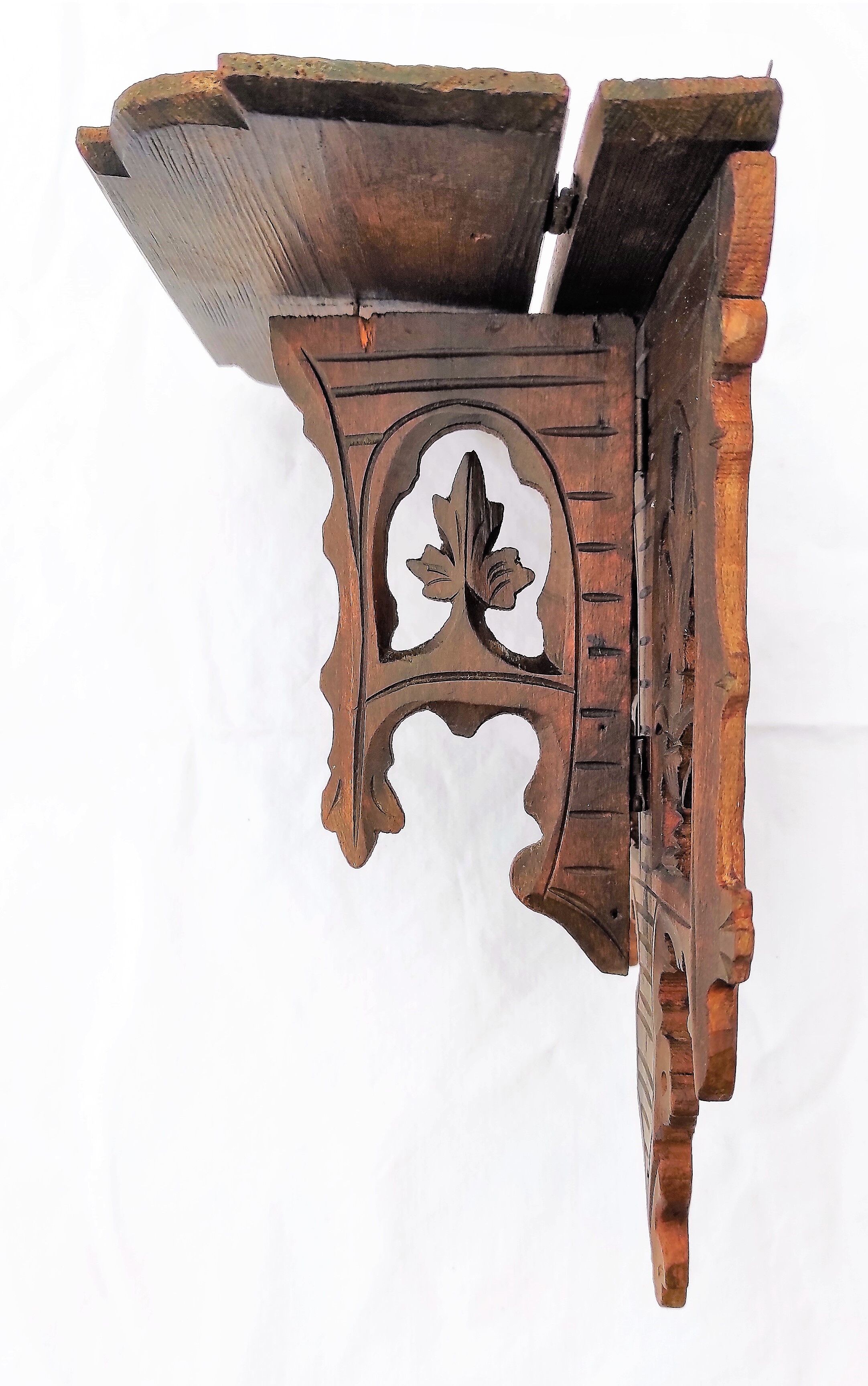 Etagere ancienne murale en bois découpé et sculpté début du 20e siècle