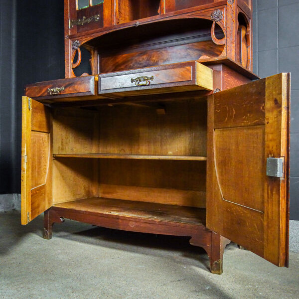 Vitrine avec vitrail Art Nouveau, France, circa 1910