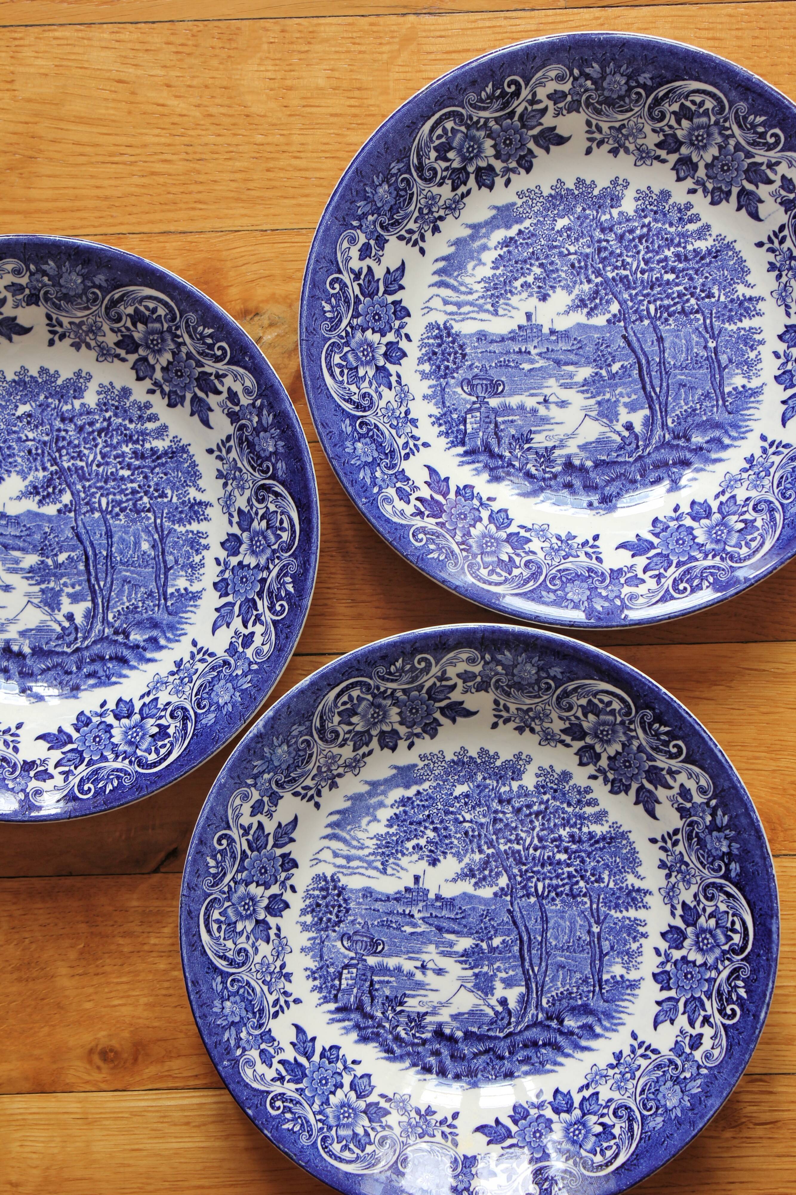 3 Broadhurst Staffordshire English earthenware calotte plates