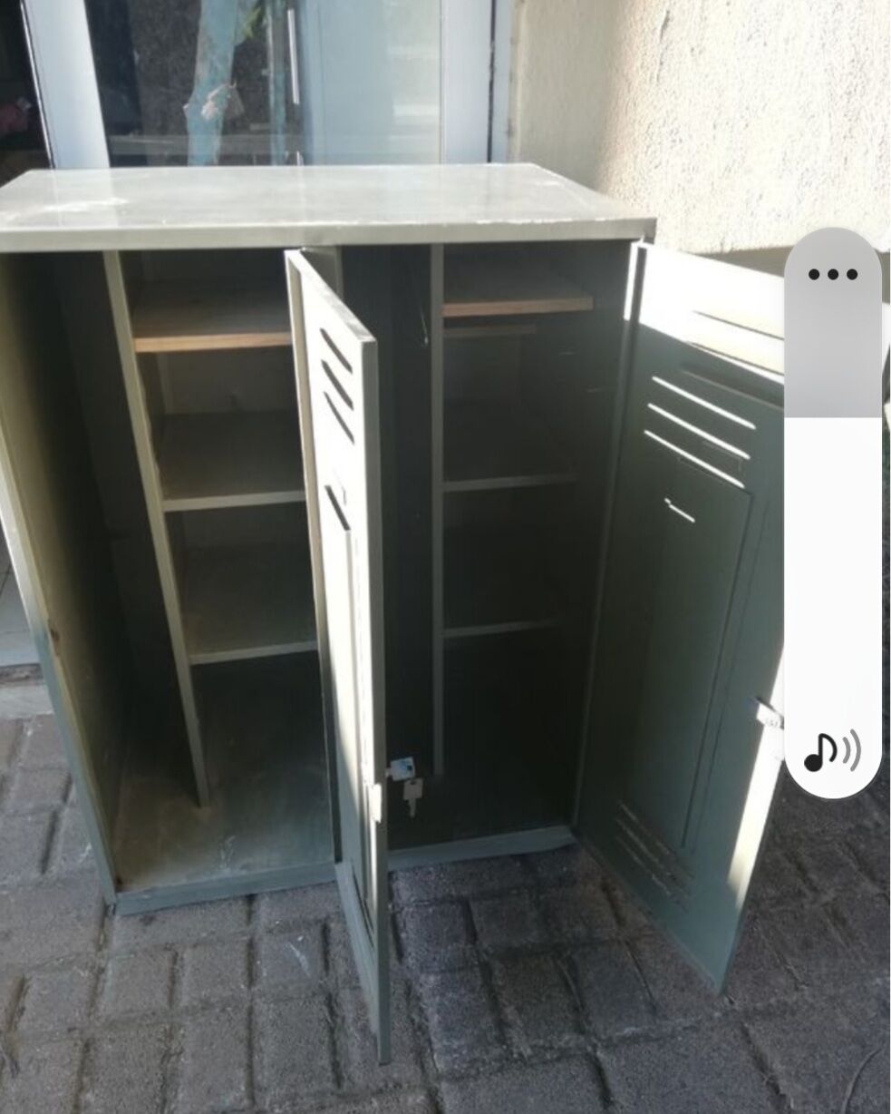 Metal cloakroom