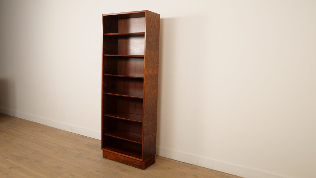 Étagère vintage étroite | Bois de rose | Hundevad pour Omann Jun