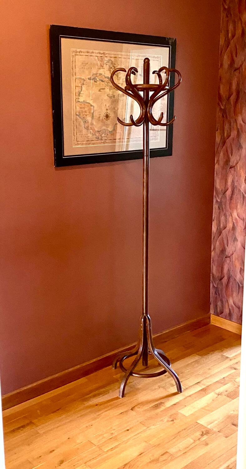 Coat rack on curved wooden stand, Baumann or Thonet style parrot