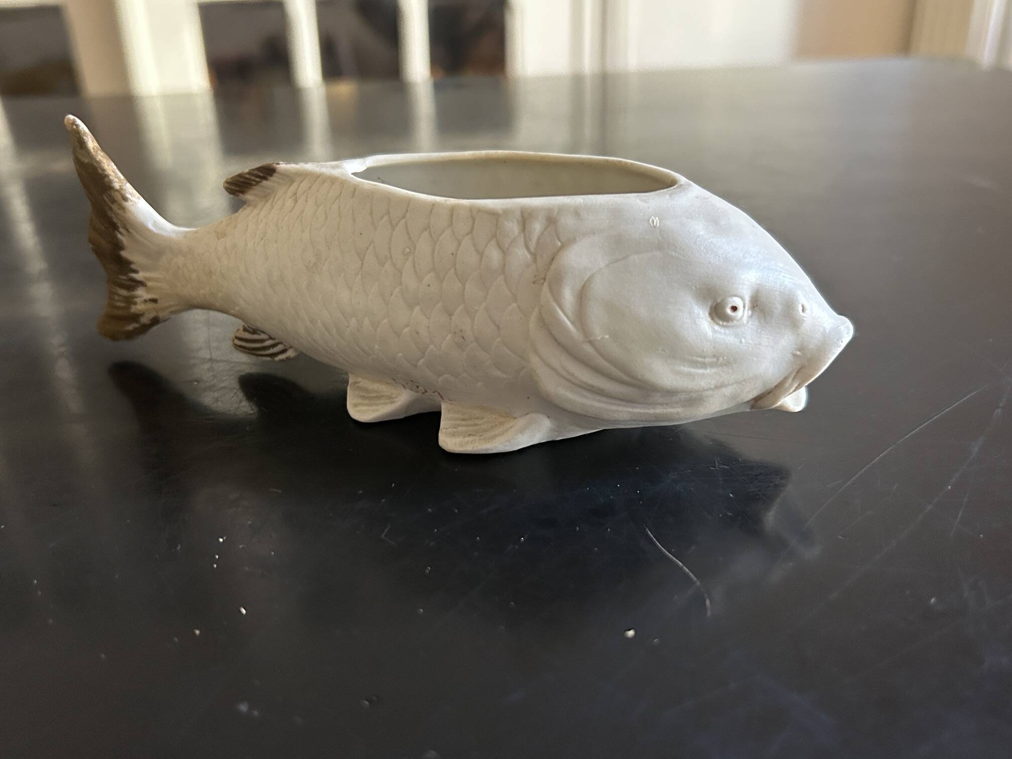 fish pocket ashtray in biscuit Heubach & co