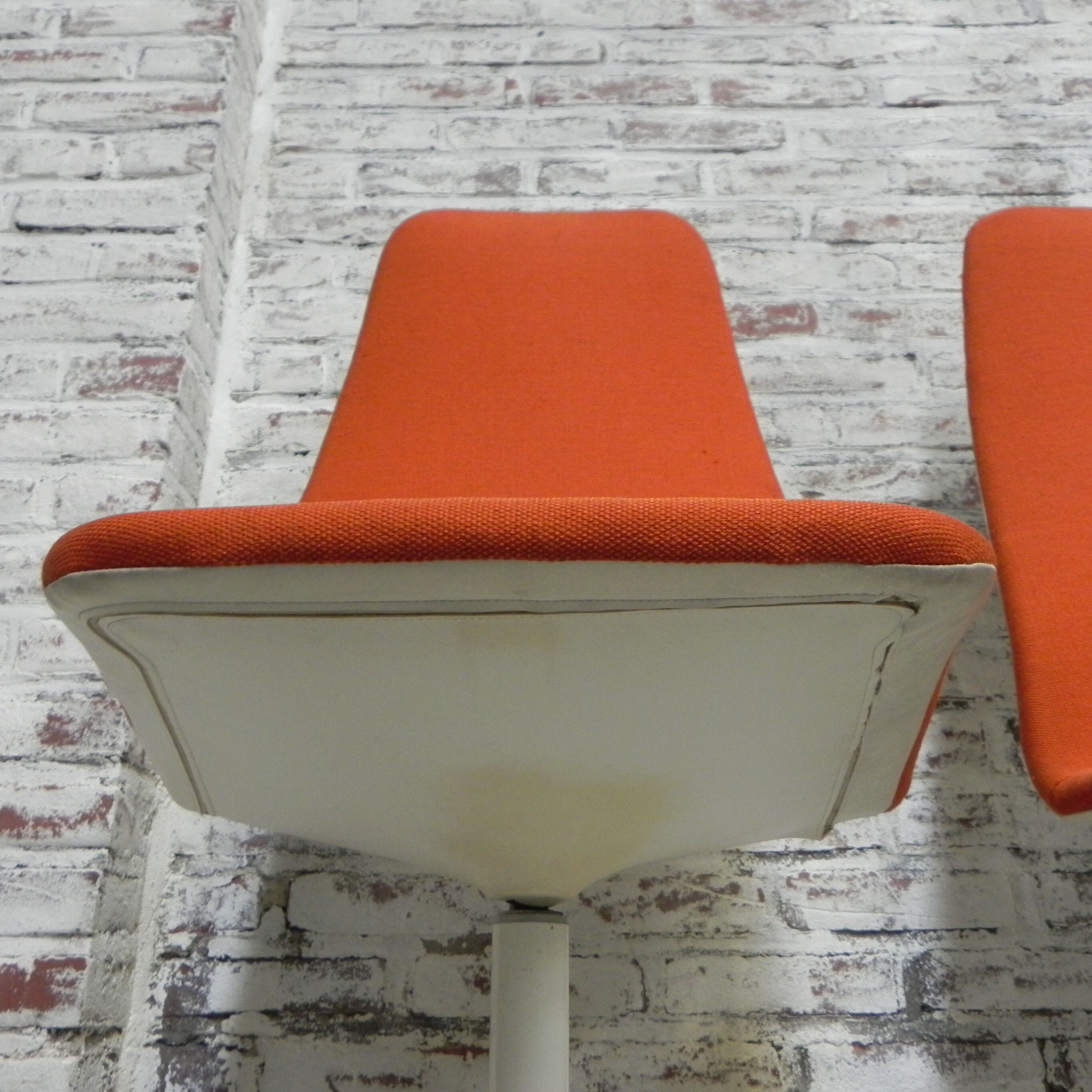 3 Vintage swivel tulip chairs