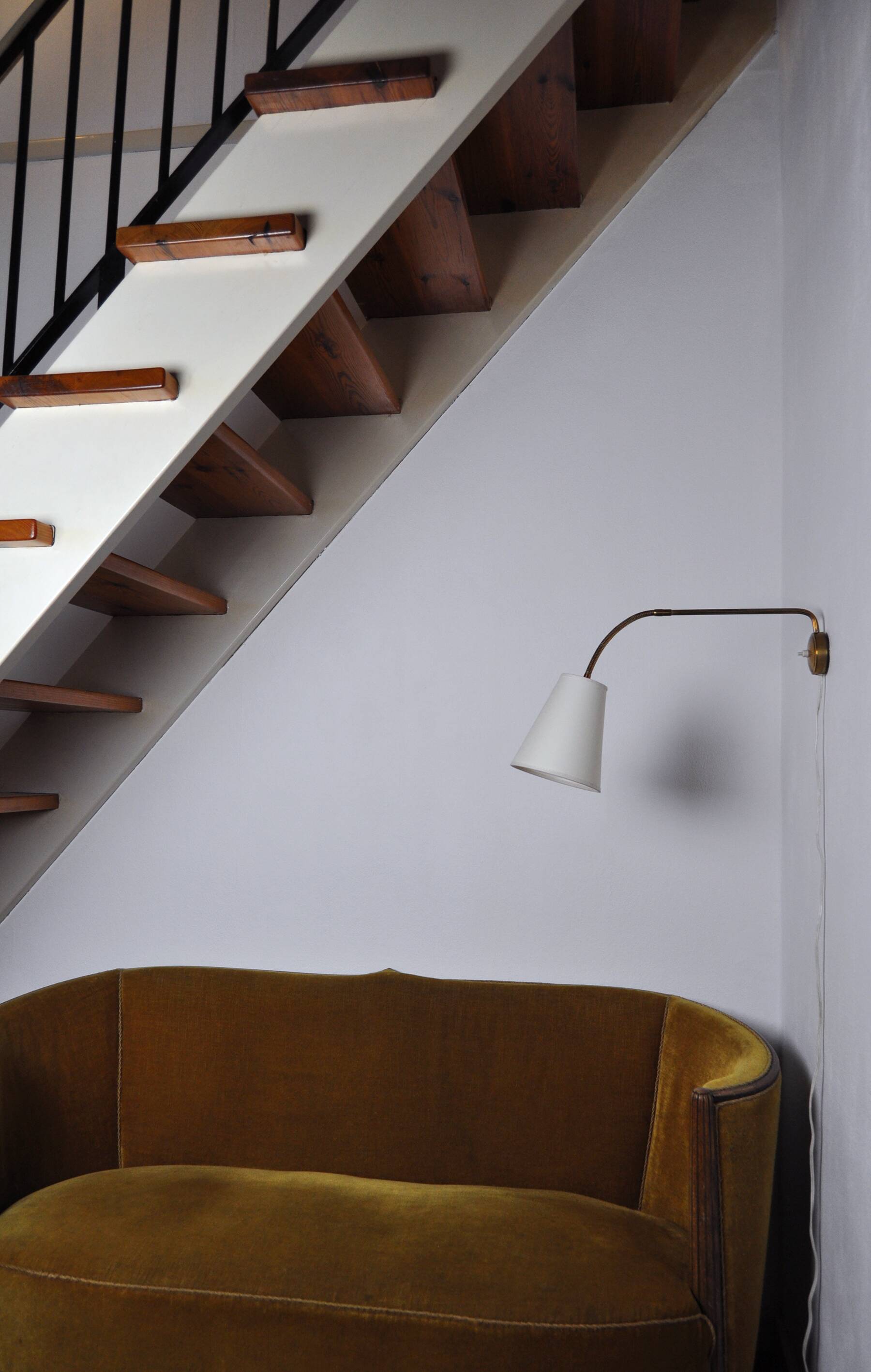 Applique murale scandinave moderne en laiton avec bras réglable