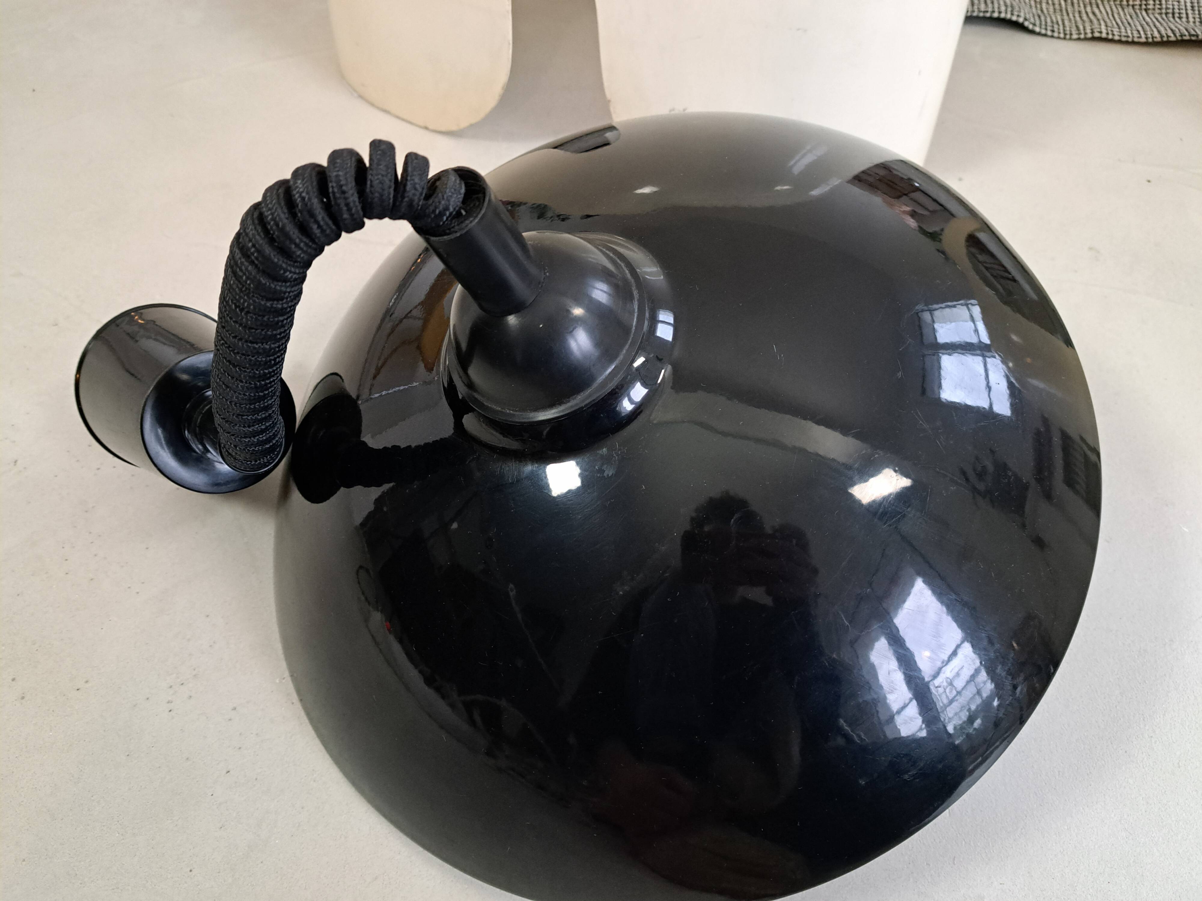 Vintage pendant light goes up and down