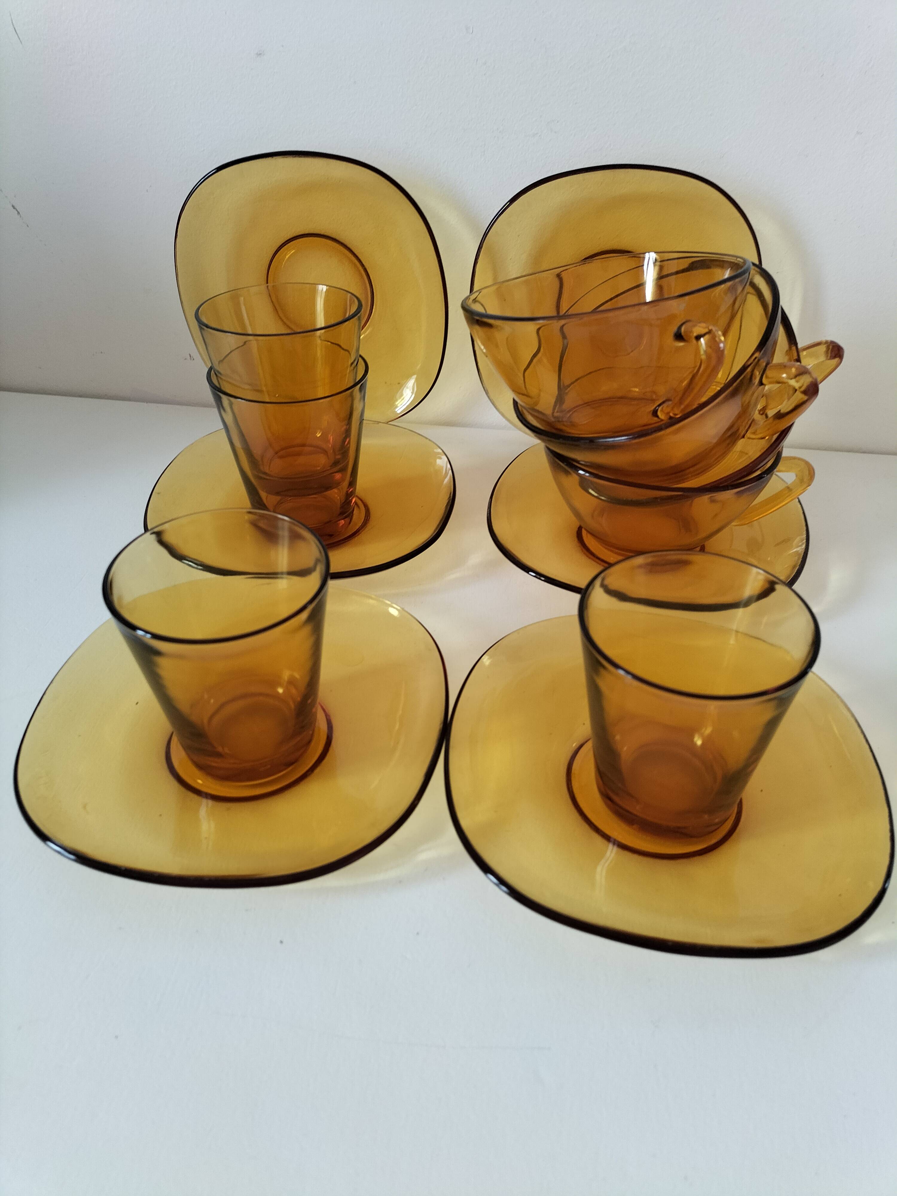 Vereco set: 4 cups, 6 saucers and 4 tumblers