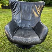 Egg chair style armchair and its ottoman.