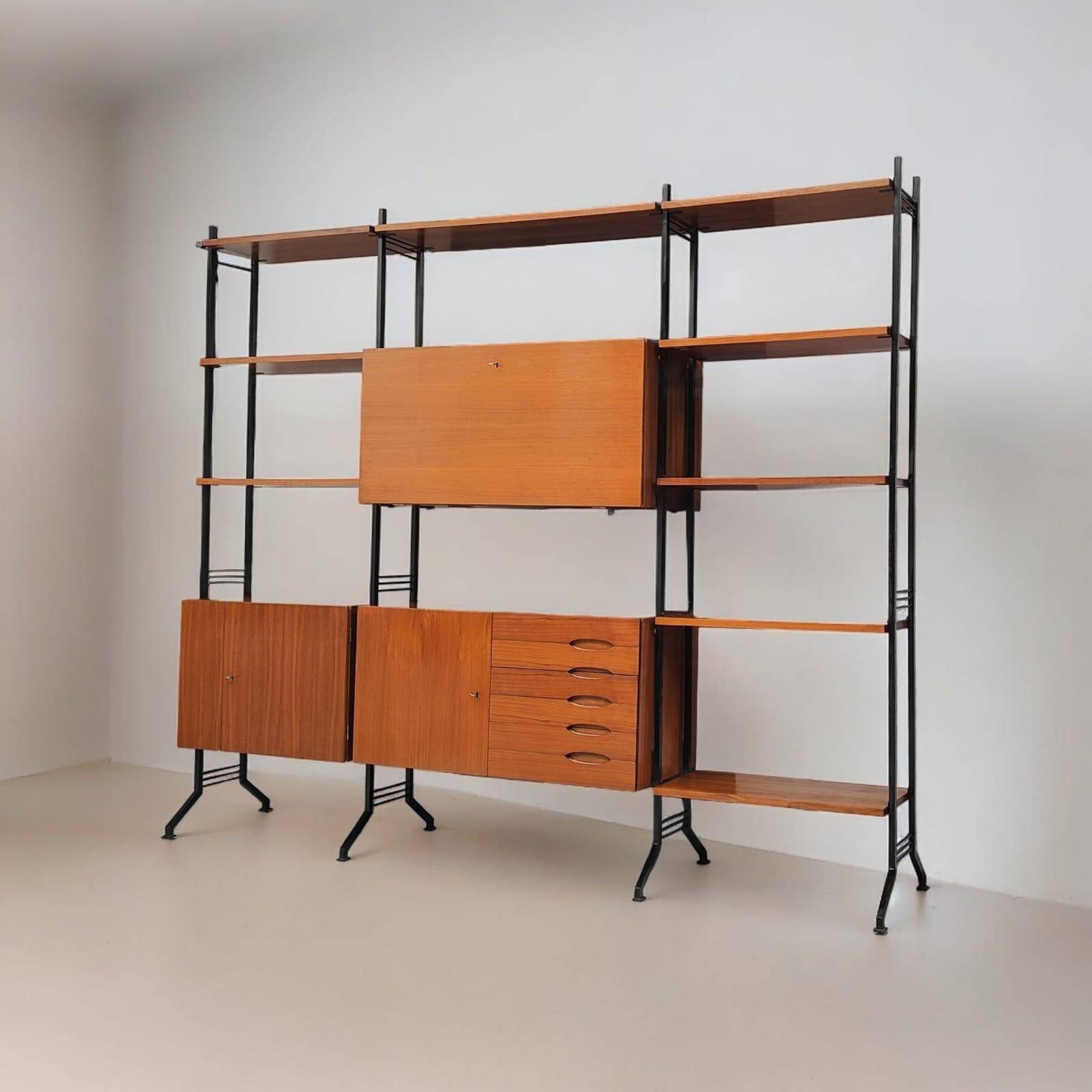 Système mural du milieu du siècle