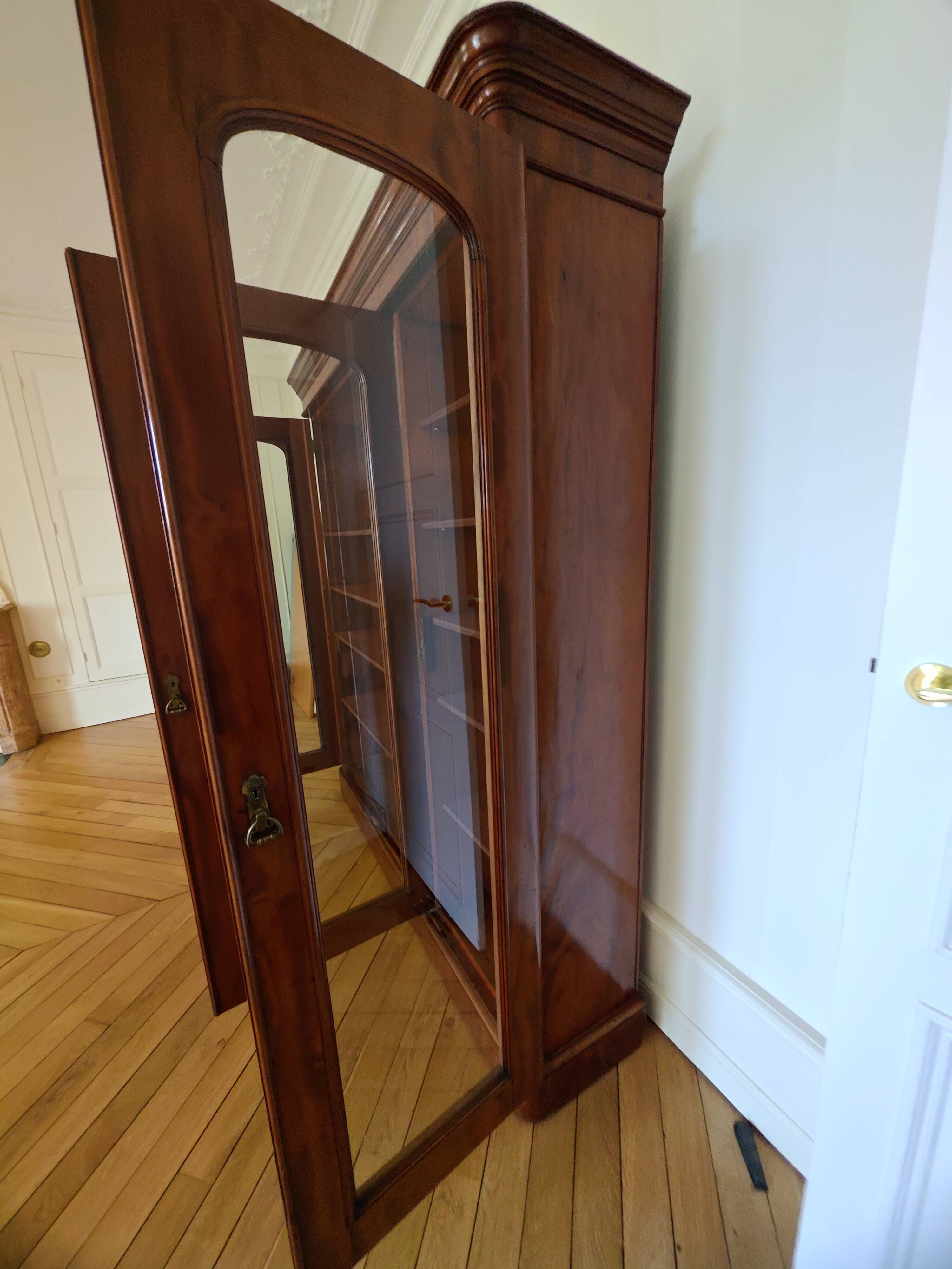 Display cabinet and china cabinet