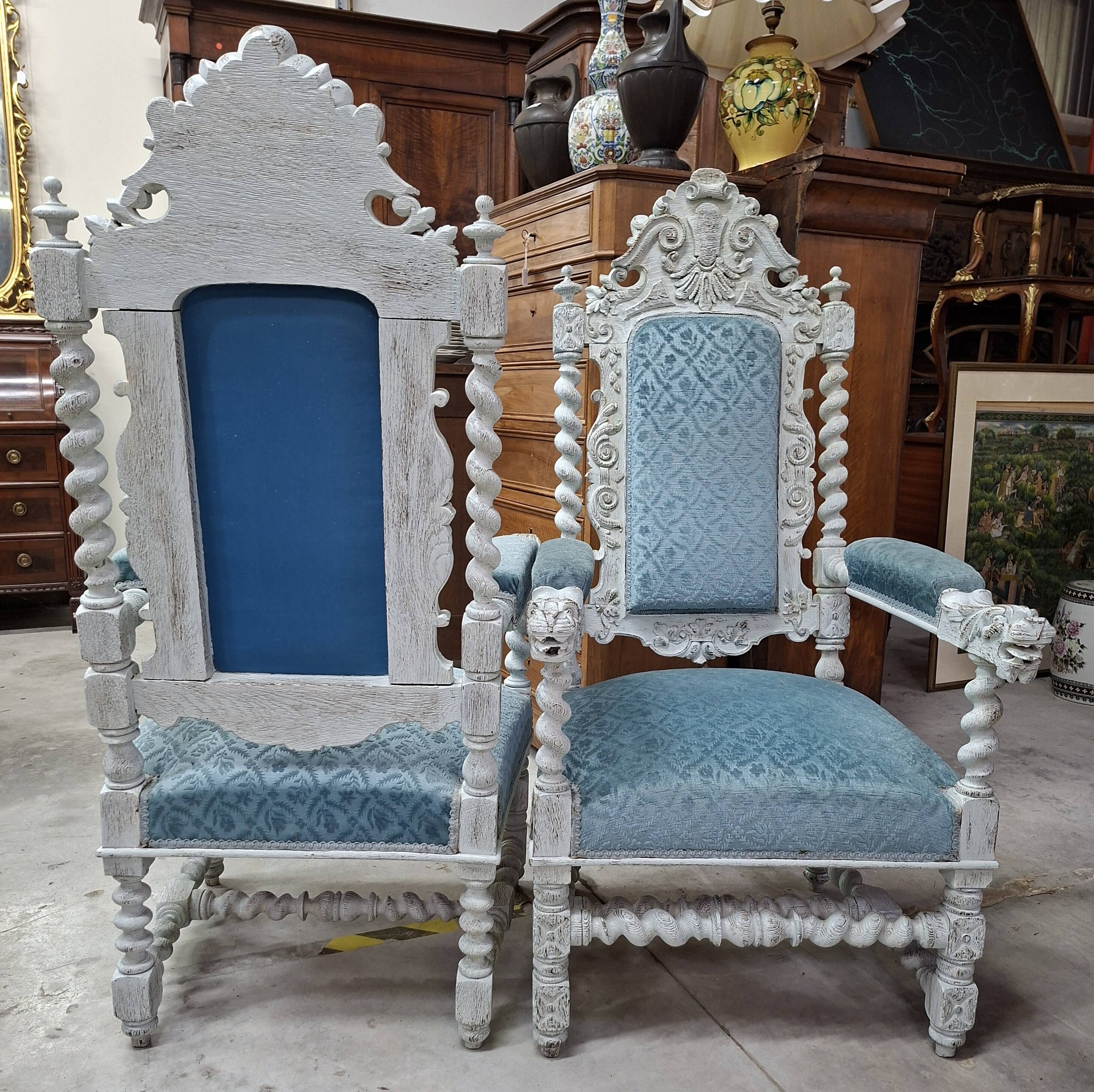 Pair of ceremonial armchairs in carved wood – Twisted columns