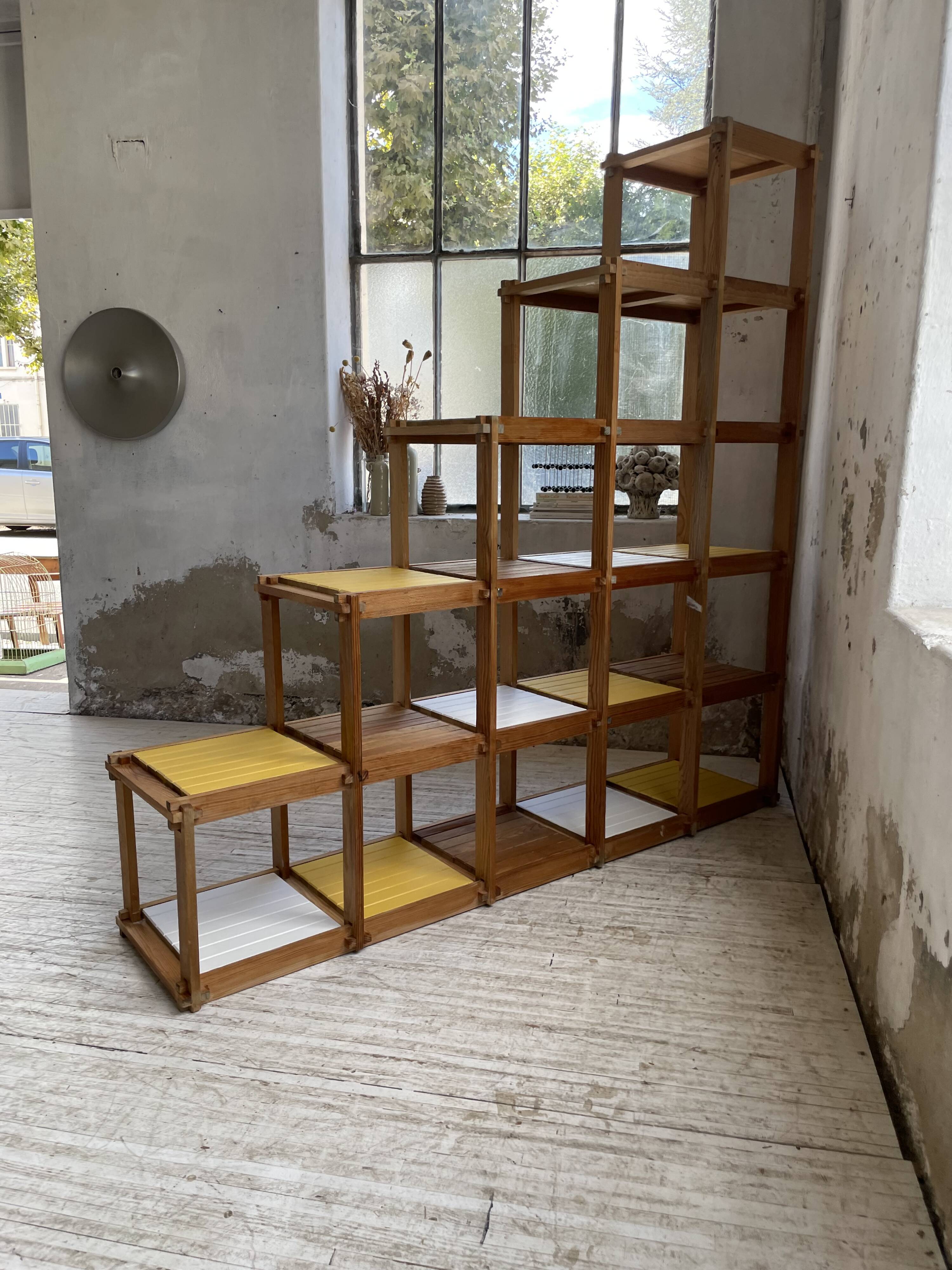 Bauhaus Maison Regain yellow white shelf