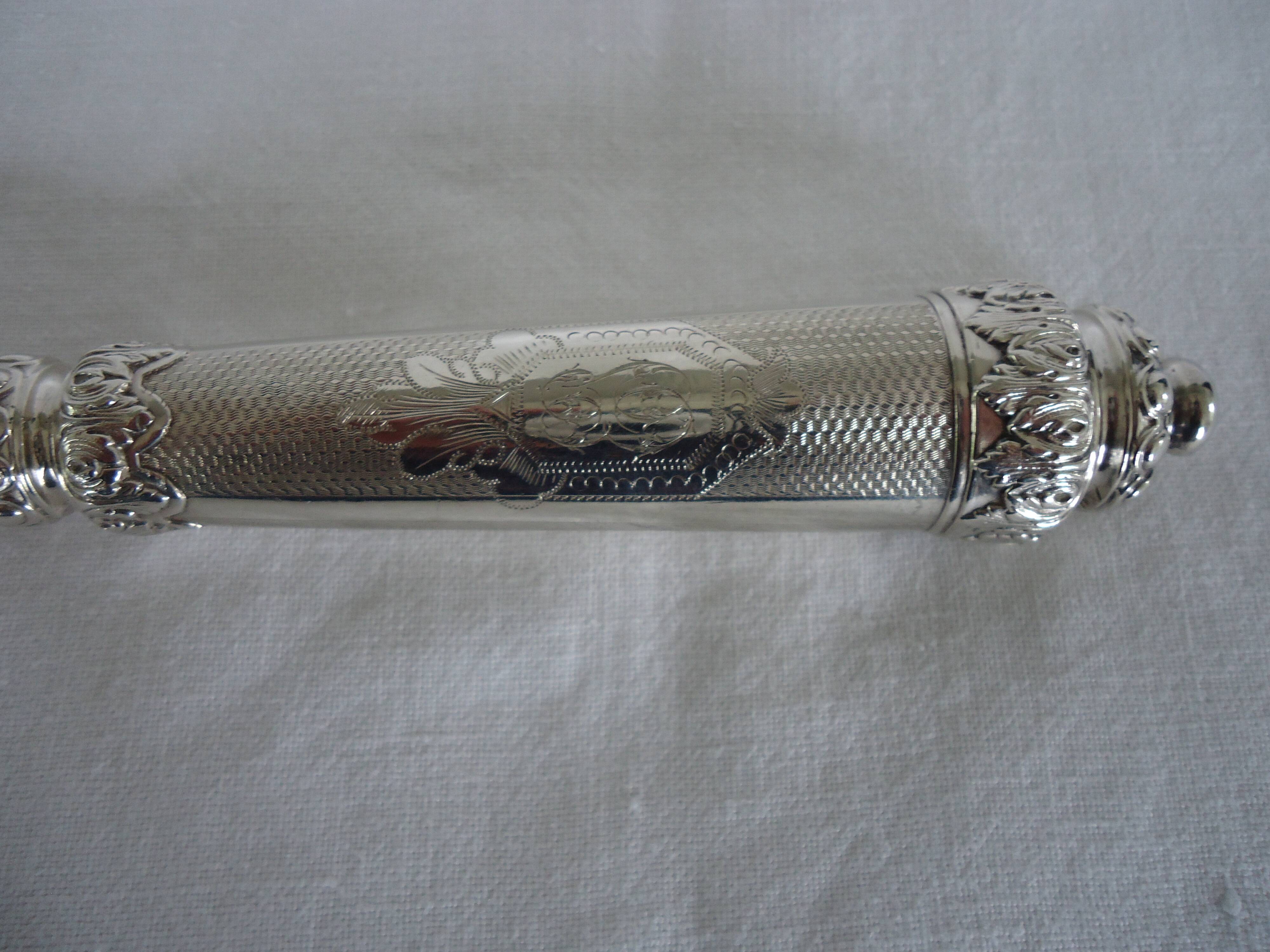 Leg of lamb handle, silver metal tongs and lined silver handle