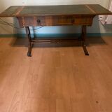 Coffee table with wheels and leather top