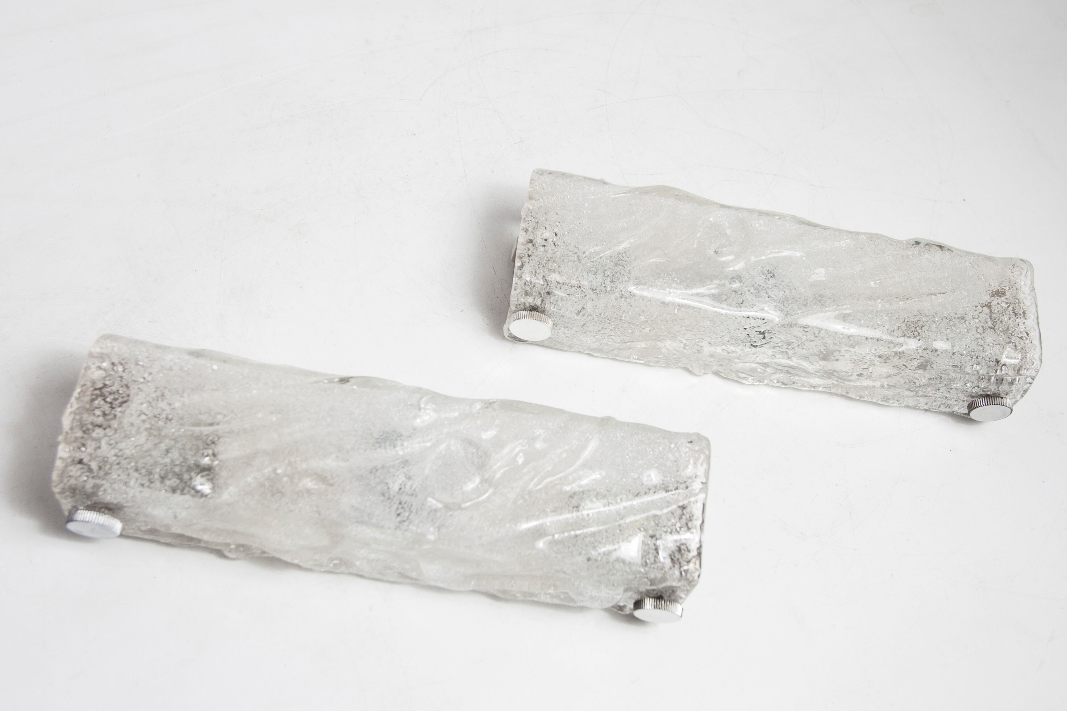 Pair of wall lights in opaque corrugated bubble glass 1970