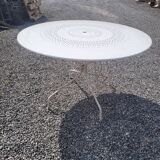 Iron garden table, 117cms in diameter