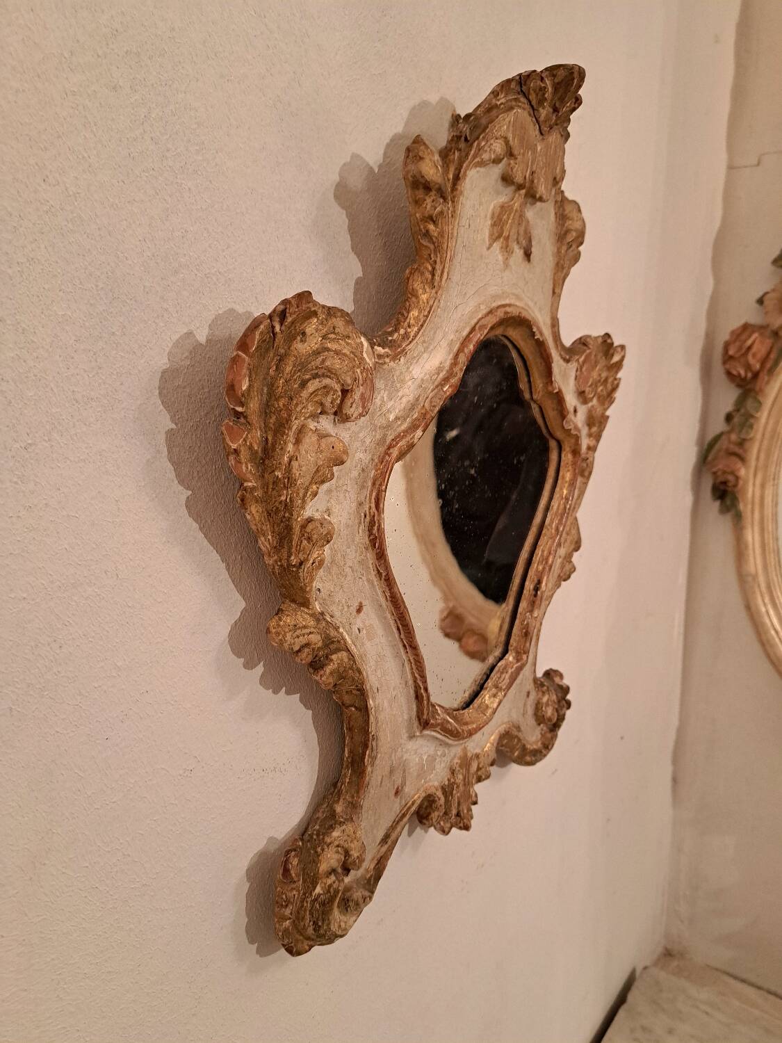 Eighteenth-century Venetian mirror in painted and gilded wood.