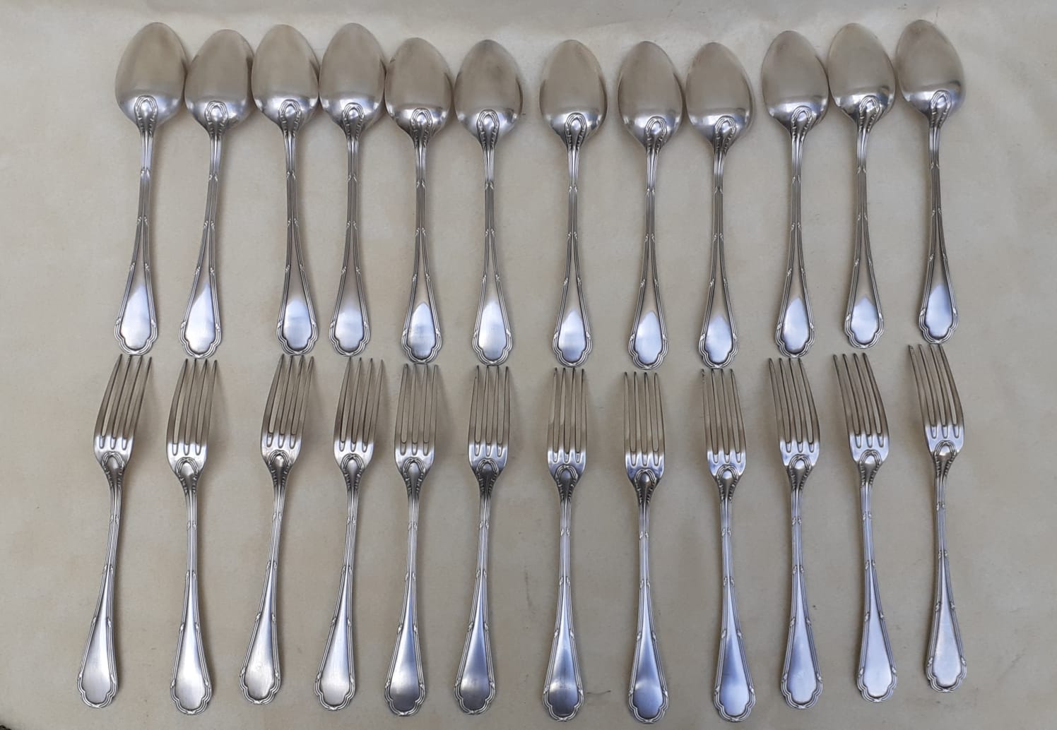 Housewife 12 forks and 12 tablespoons in silver metal