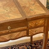 Coiffeuse en marqueterie de fleurs style Louis XV