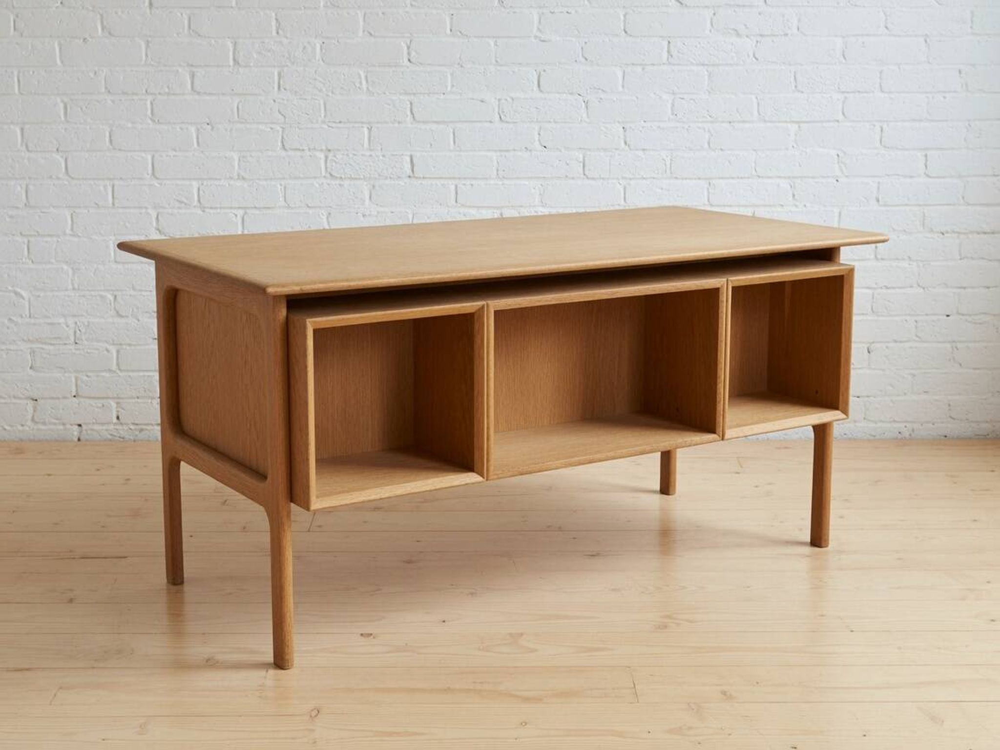 Bureau exécutif en chêne par Arne Vodder de Brouer Møbelfabrik, Danemark, années 1960.