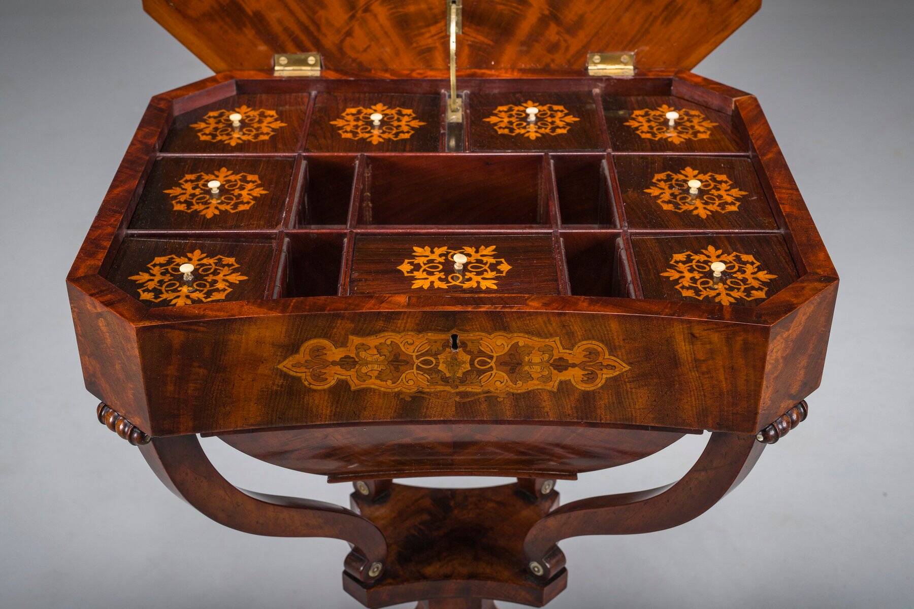 Table de couture Biedermeier en acajou, 1850