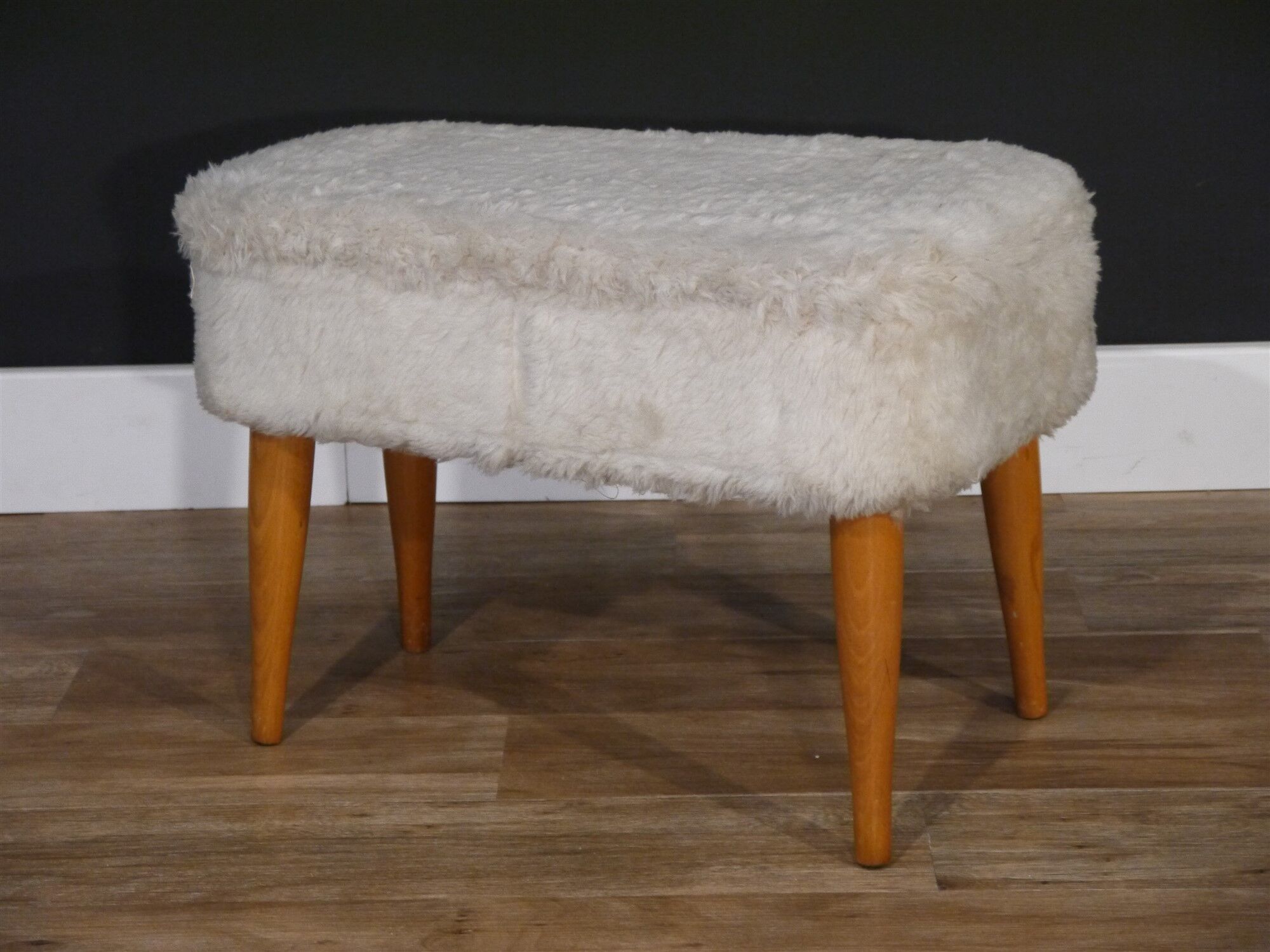 Stool rug vintage 1970