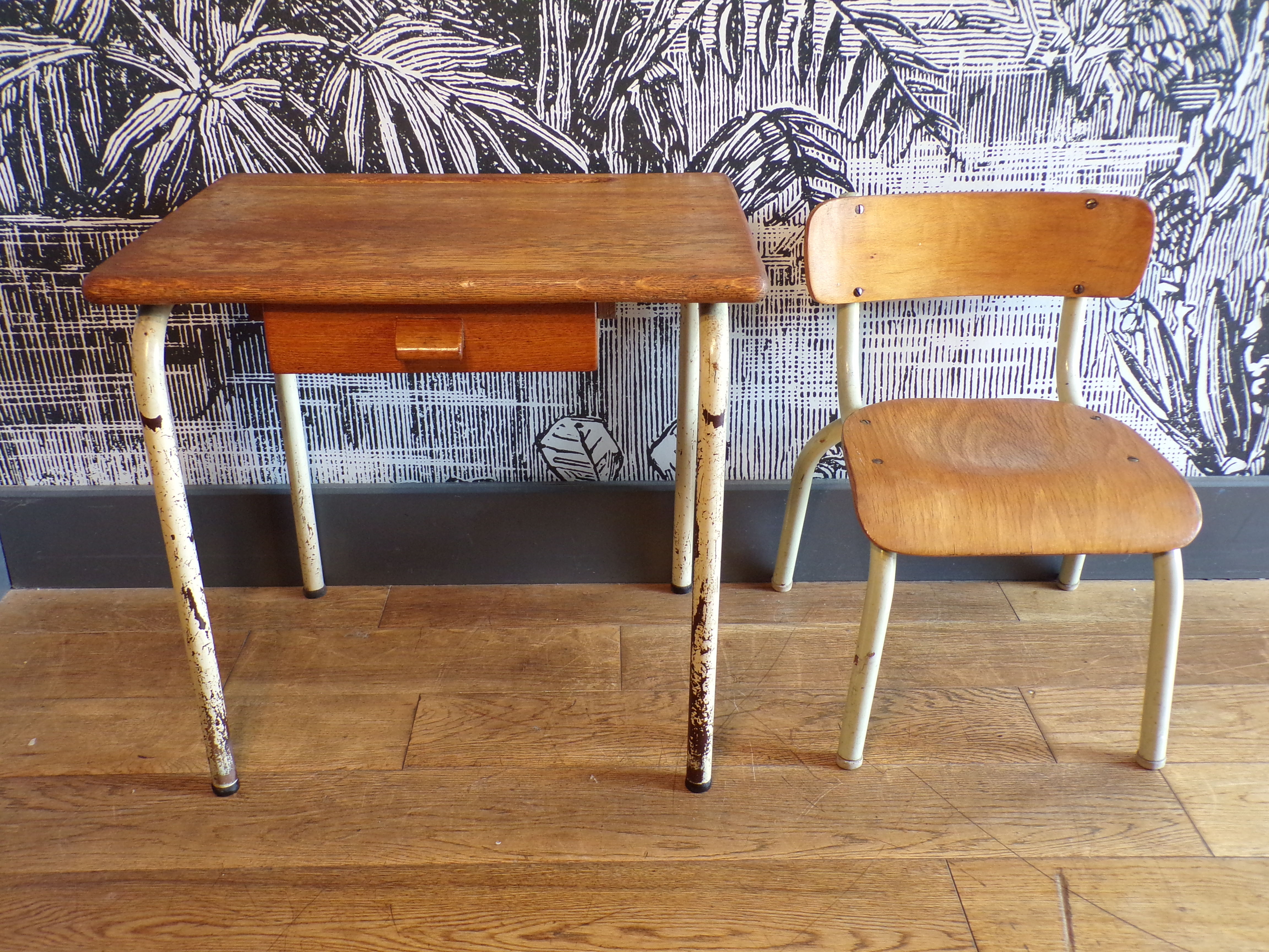 Mullca child chair and desk