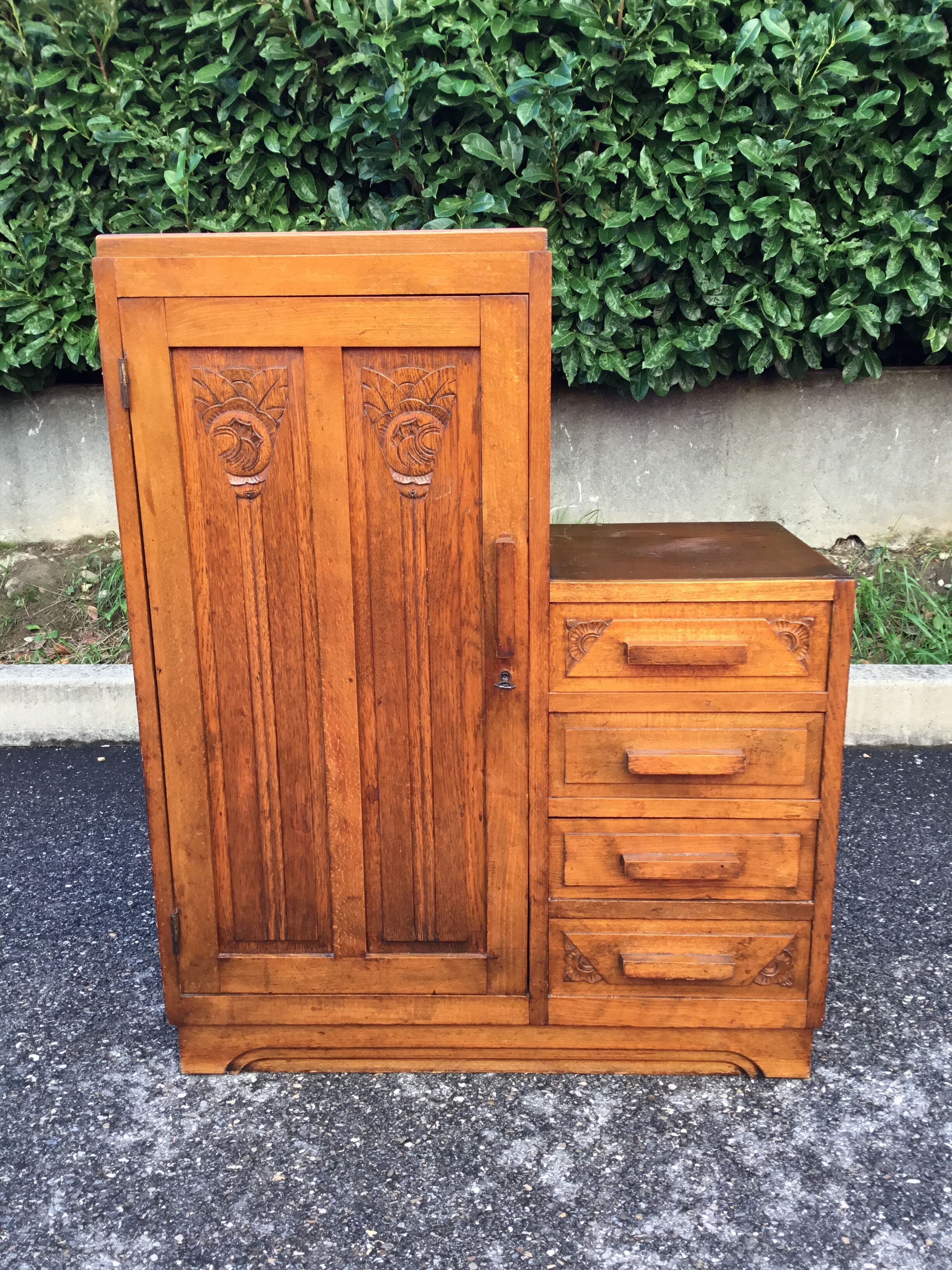 Commode asymétrique