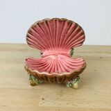 Empty pocket shell slip soap holder