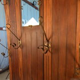 Wall vestiary