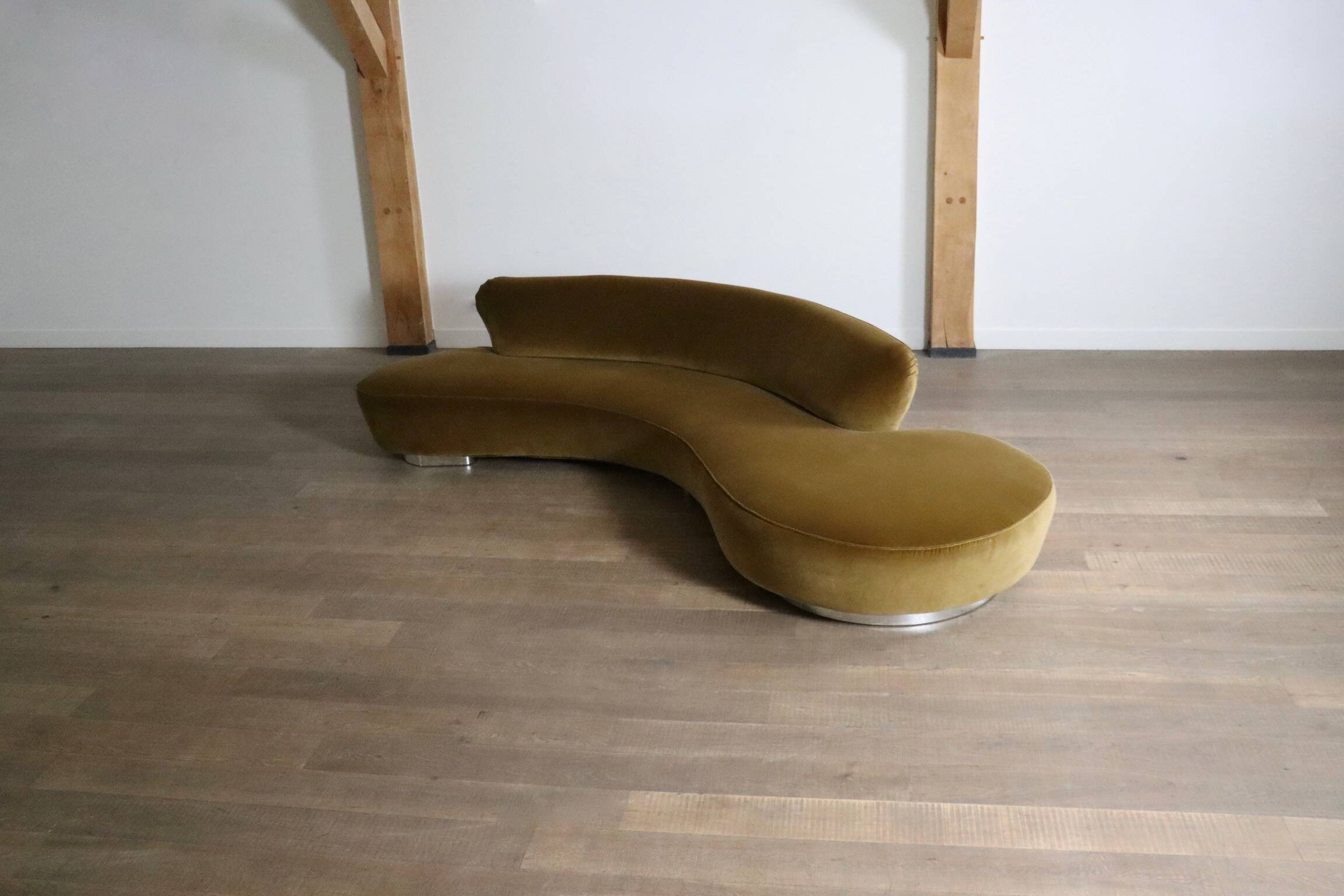 Vladimir Kagan serpentine sofa in velvet for Directional USA 1999