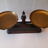 Roberval balance with its complete weight box