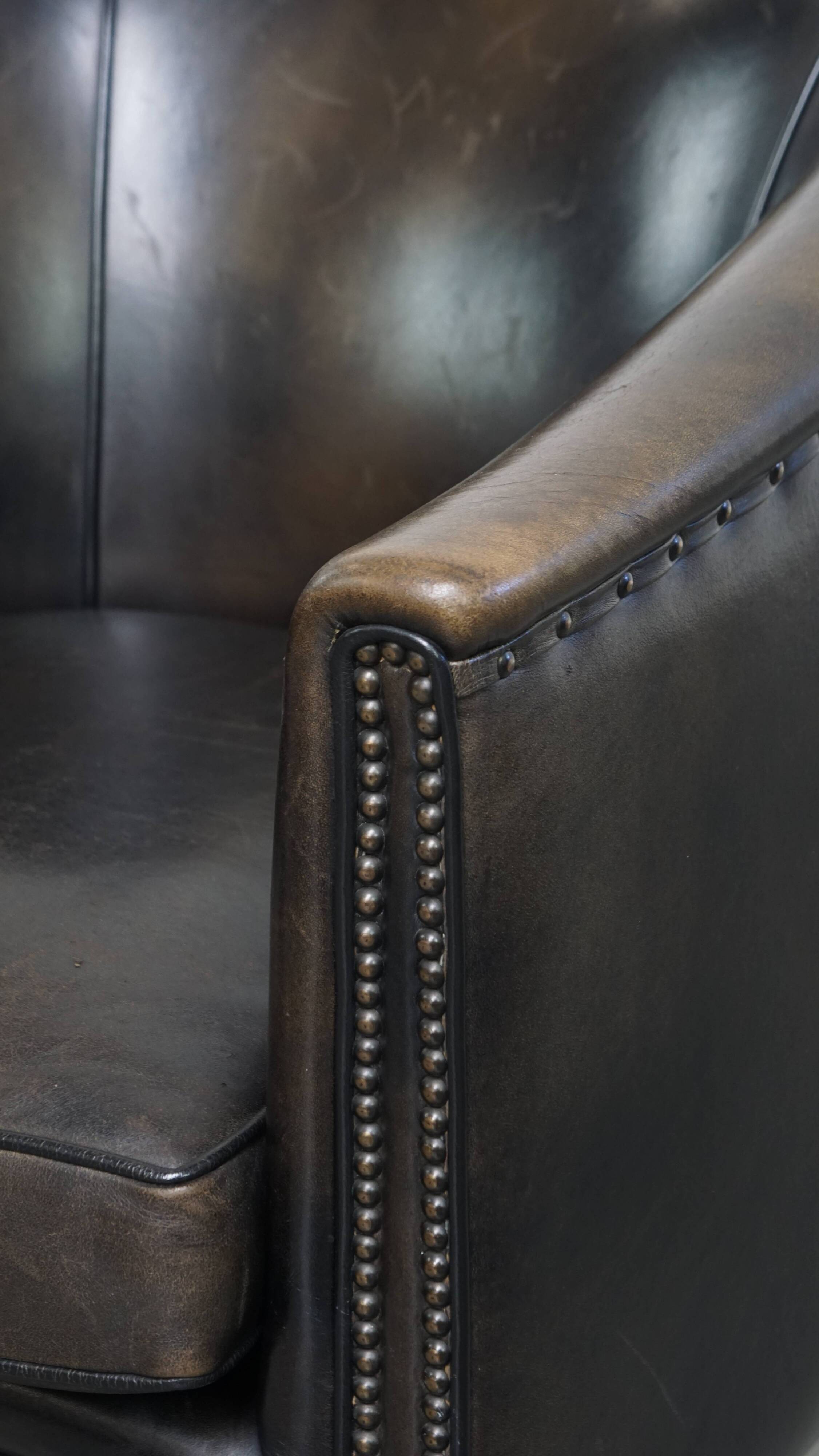 Fauteuil club noir/gris en cuir de mouton
