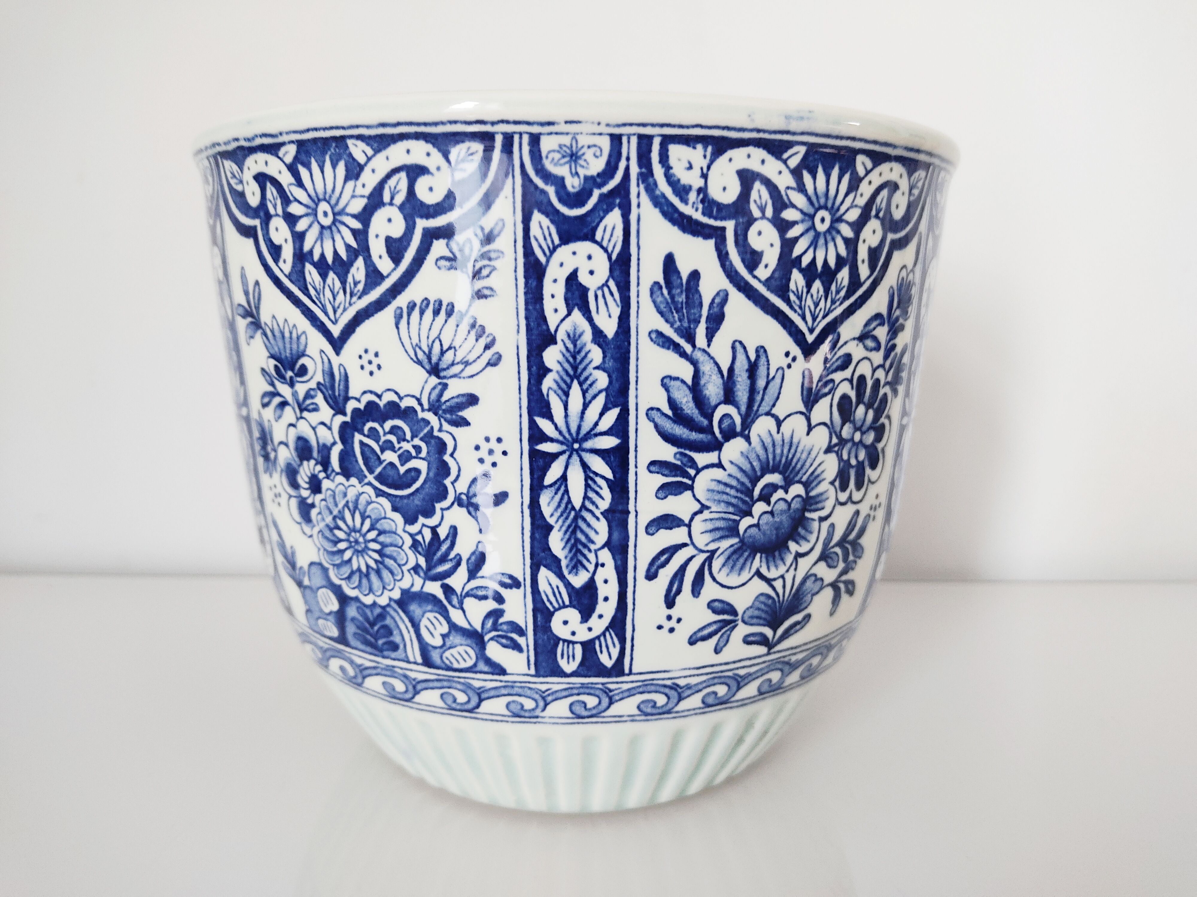 Earthenware pot petrus regout maastricht model delfts