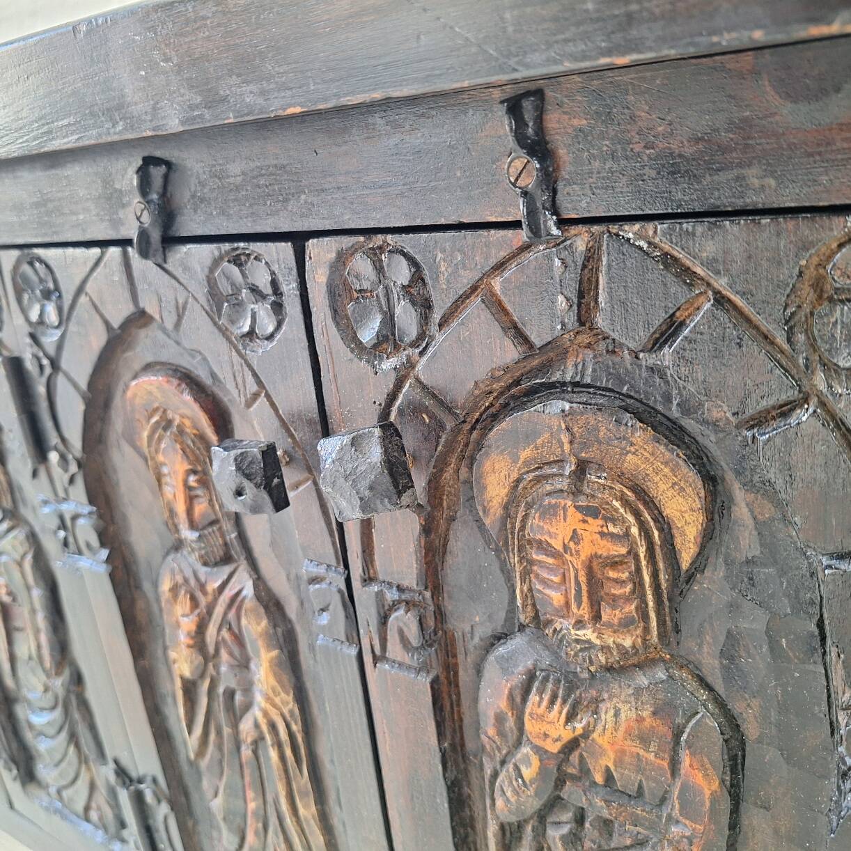 Console, carved Spanish colonial buffet from Artes de México, 1940s-50s.
