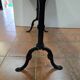 Ancienne table bistrot dessus chêne pied fonte , 118cms de L