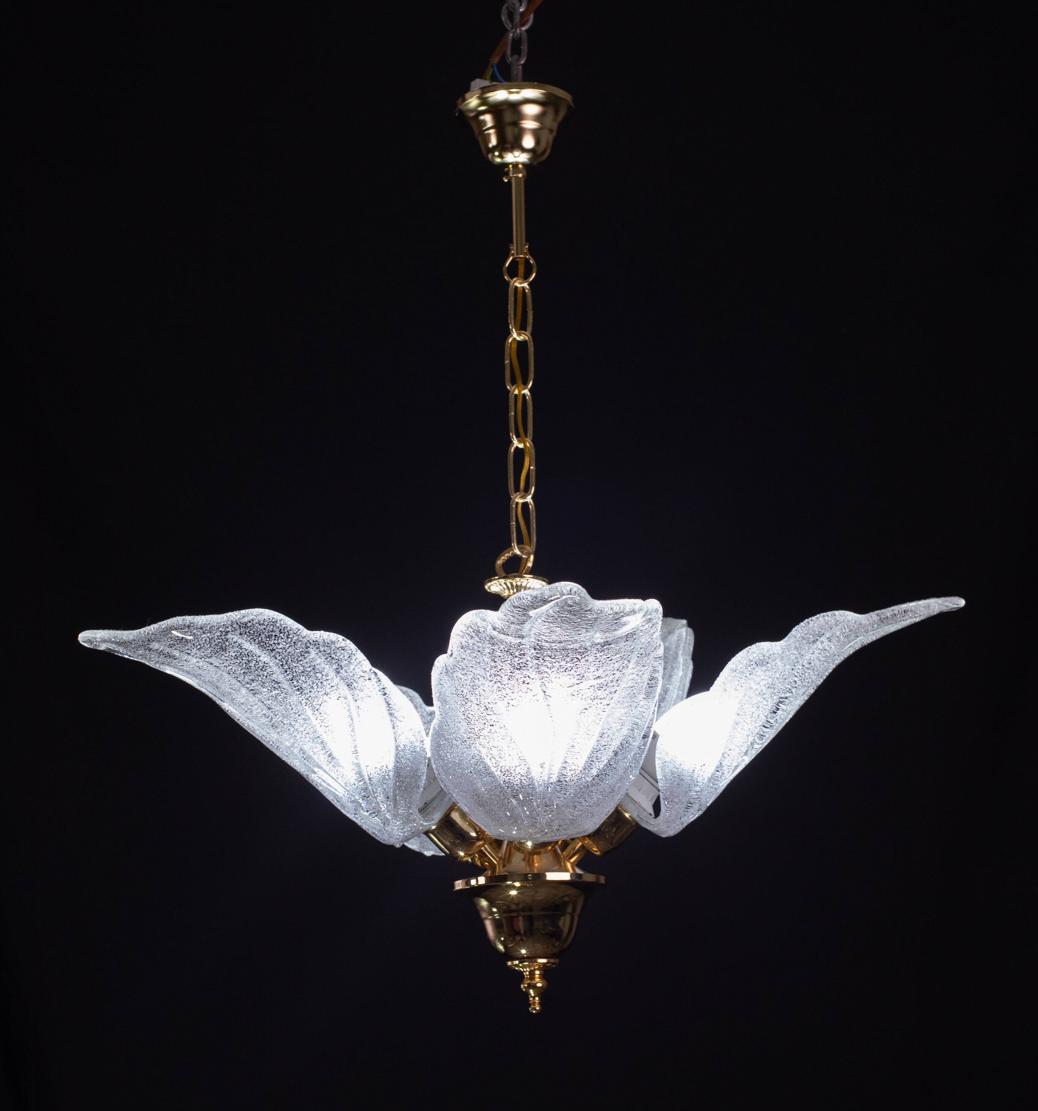 Elegant Murano Candlestick with 5 Leaves in Grit