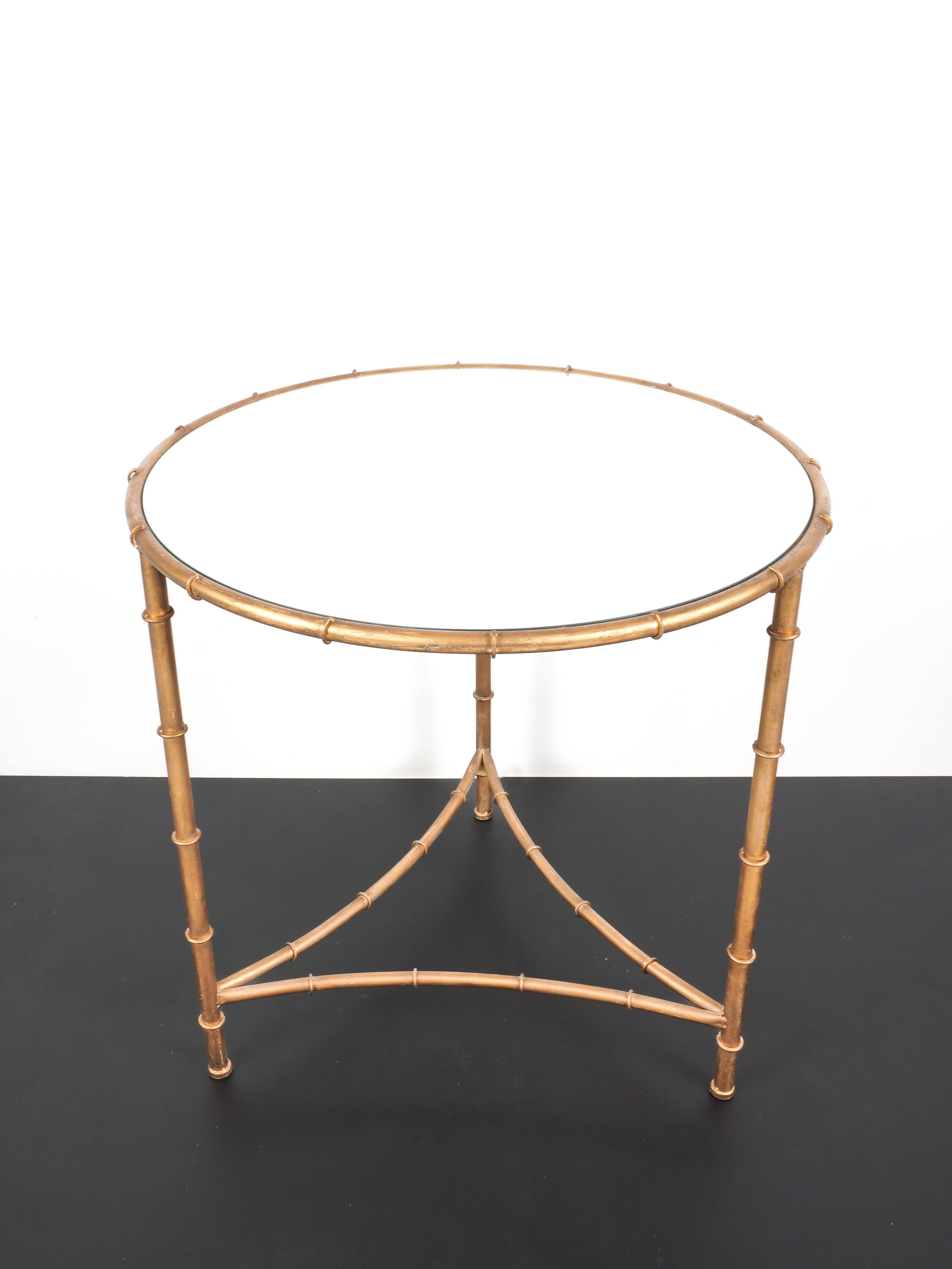 Vintage table / side table in gold metal with a mirrored top.