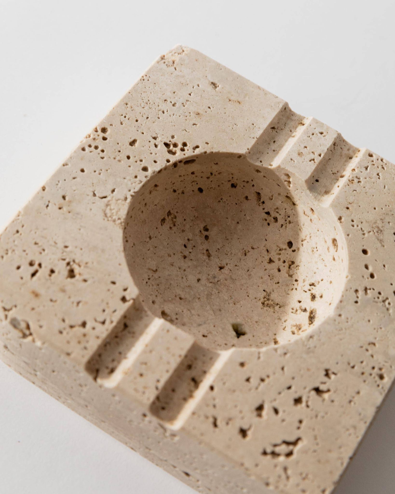 Vintage alabaster ashtray from the 1960s, beige stone, mid-century design, San Gimignano, Italy.